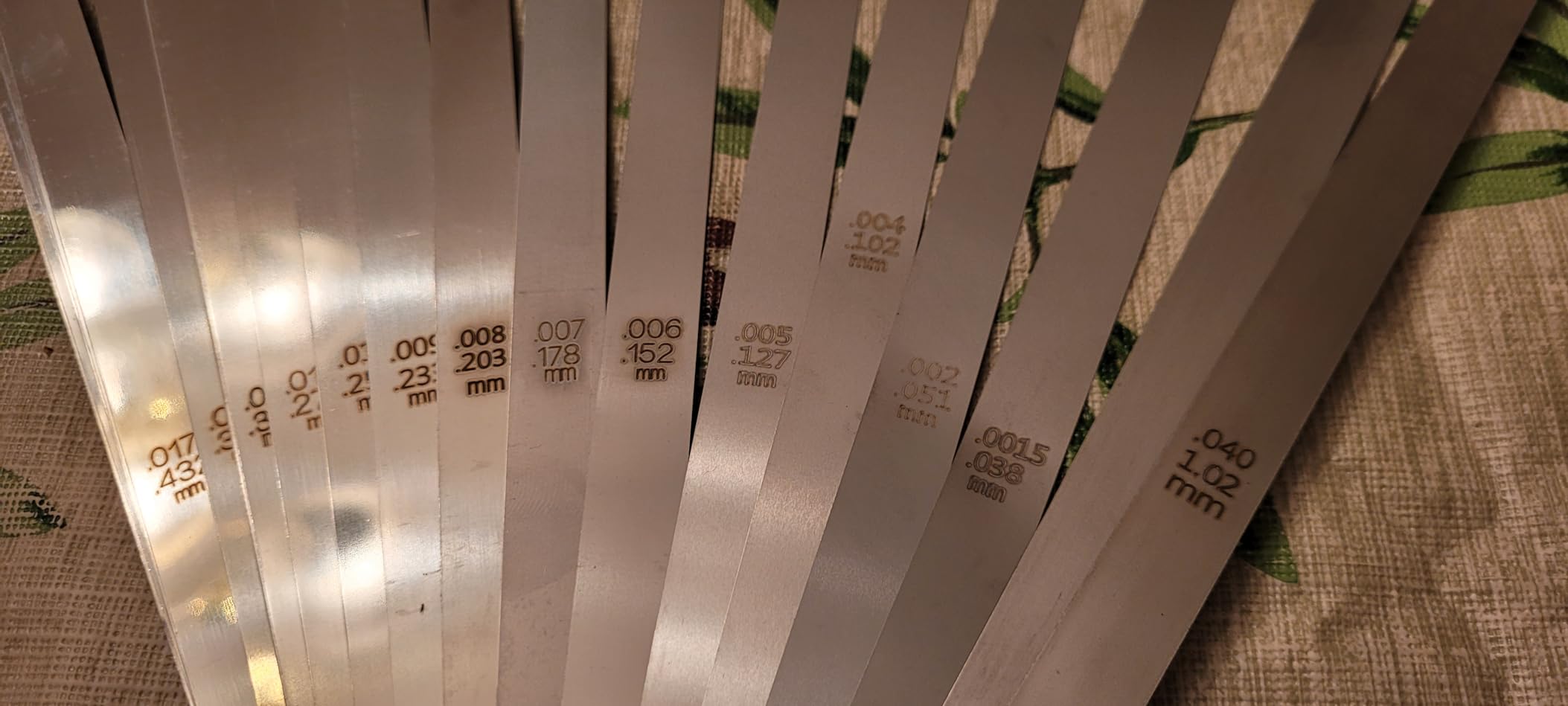 Hotop 25 Blades Steel Feeler Gauge for Measuring Gap, 0.038-1.02mm customer photo 2