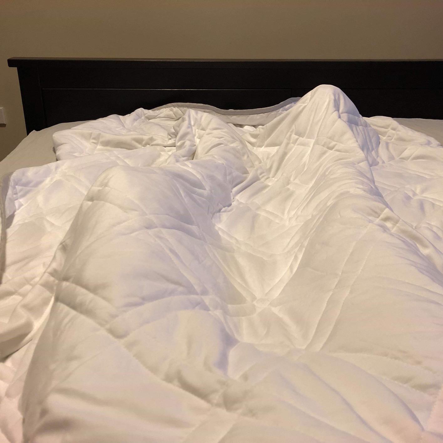 Aricove Cooling Weighted Blanket, 12 lbs, Twin Size for Adults, Luxury Heavy Blanket, Silky Soft Bamboo Viscose, 48x72 inches, Machine Washable, White customer photo 1