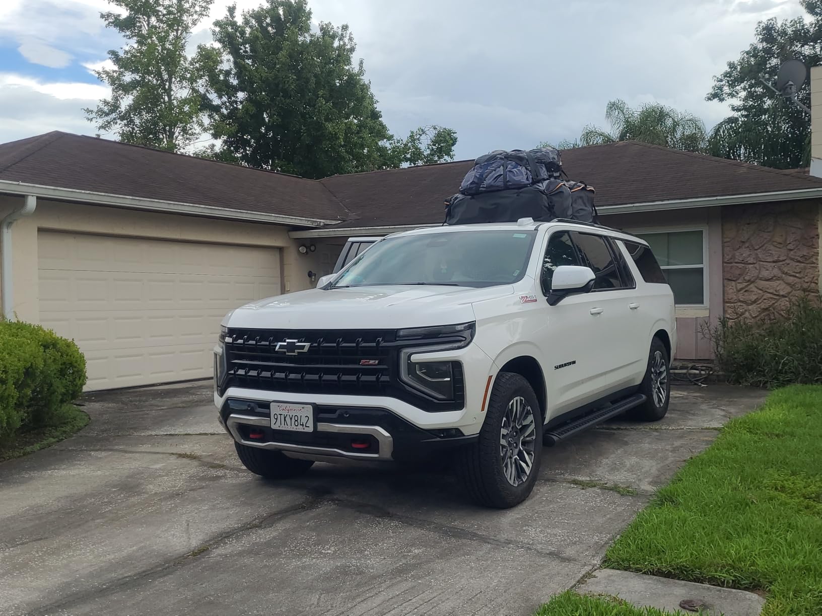 23 Cubic Feet Roof Bag – Safety Tested Heavy-Duty Waterproof Rooftop Cargo Carrier for All Cars & SUVs (with or Without Rack) – Includes Protective Mat & Storage Bag – Military-Grade 840D PVC customer photo 1
