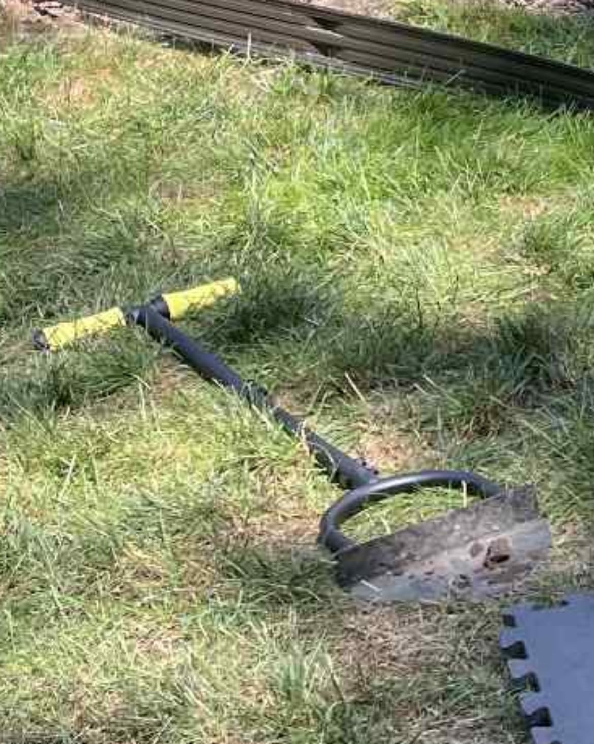 Colwelt Saw-Tooth Edger Lawn Tool, Half Moon Lawn Edger with T-Grip, Sidewalk Grass Long Handled Step Edger, 38-Inch customer photo 1