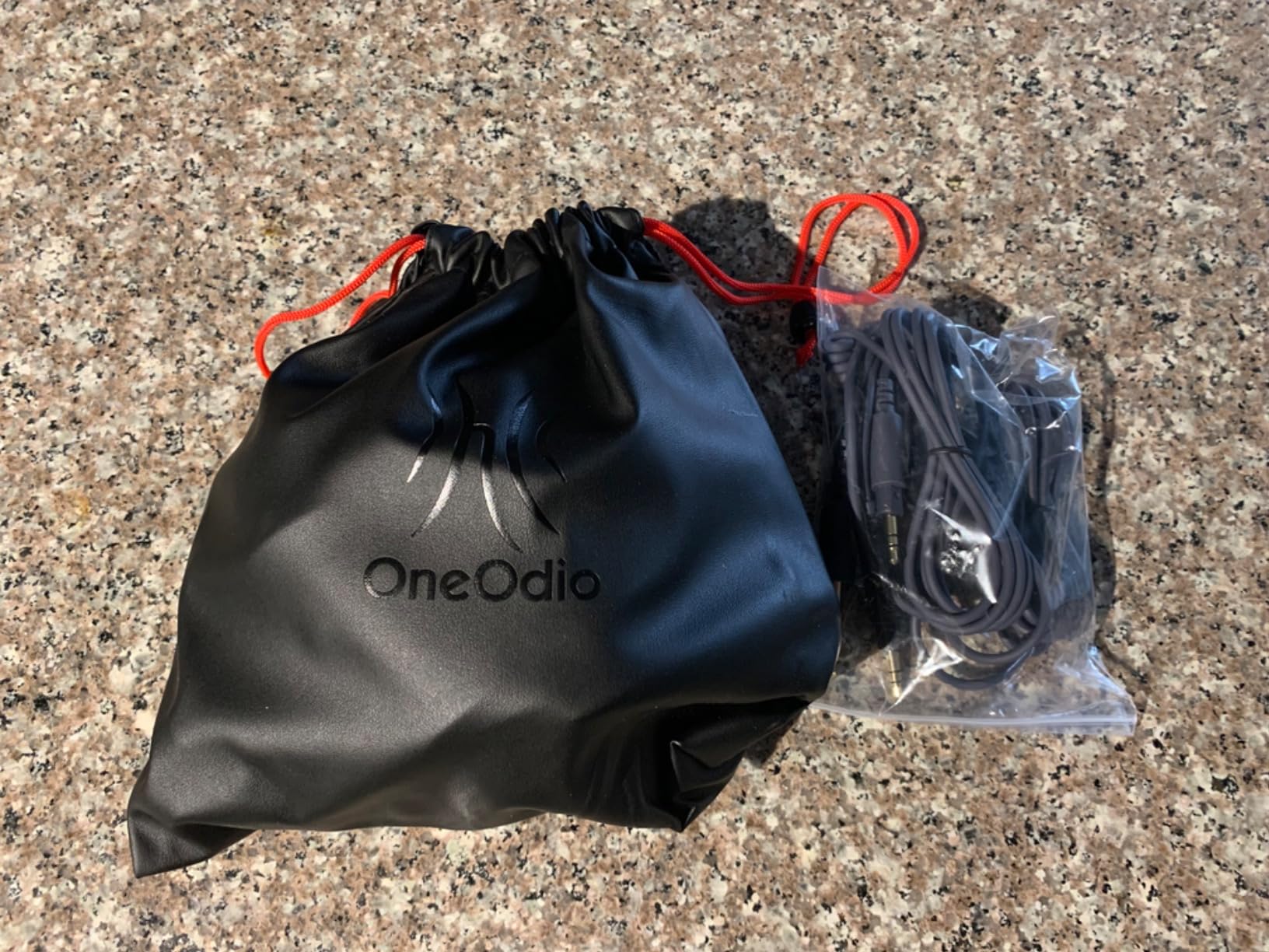 OneOdio A71 Hi-Res Wired Over-Ear Studio Headphones for DJ, Mixing - Black customer photo 2