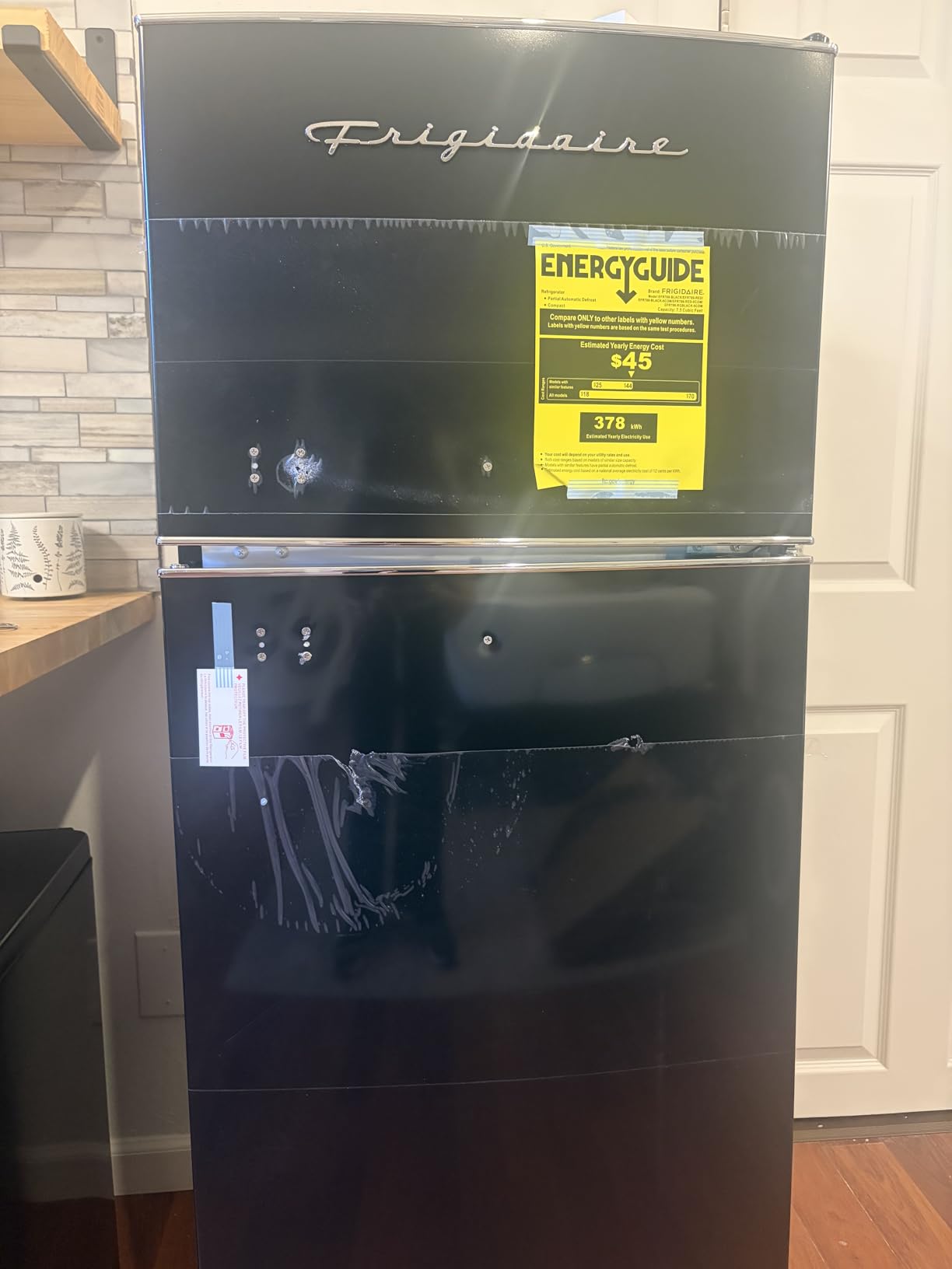 Frigidaire EFR786 Retro Apartment Size Refrigerator with Top Freezer - 2 Door Fridge with 7.5 Cu Ft of Storage Capacity, Adjustable Spill-Proof Shelves, Door & Crisper Bins, Black customer photo 2
