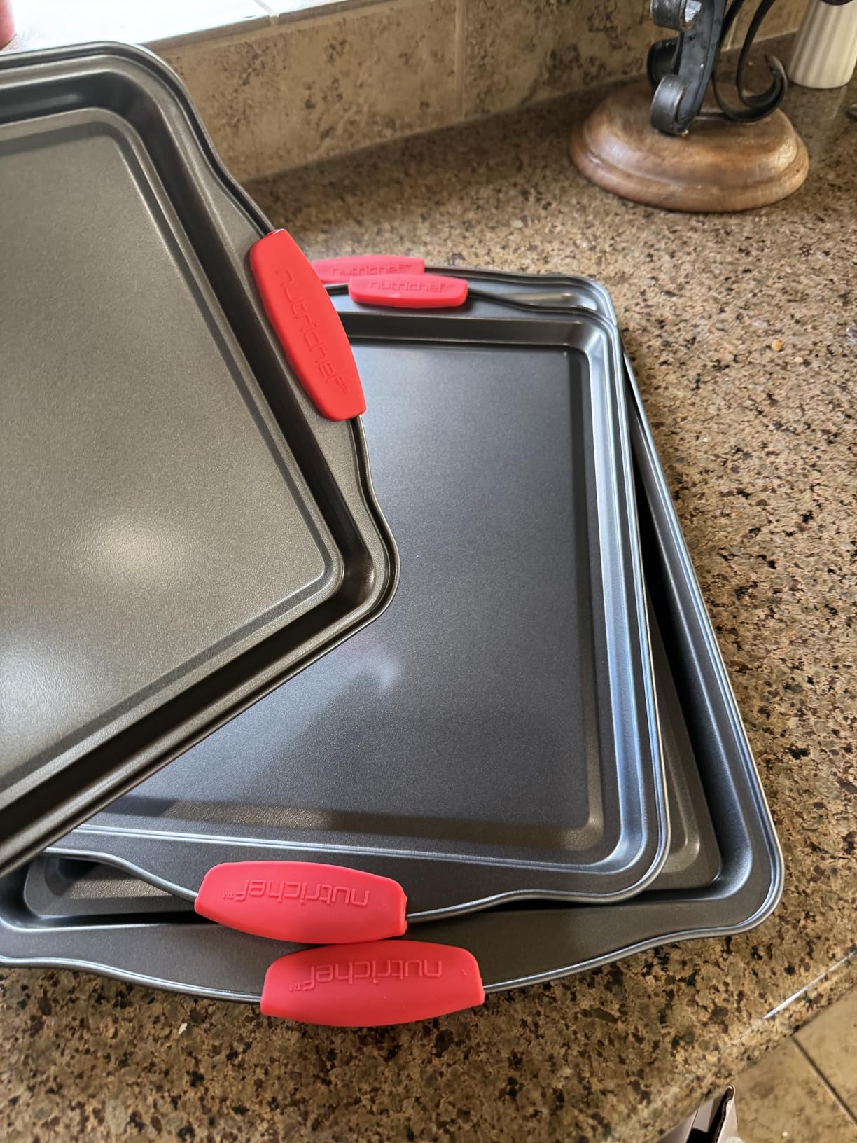 NutriChef 21-Piece Nonstick Cookware Set - PTFE/PFOA/PFOS Free Heat Resistant Lacquer Kitchen Ware Pots Pan w/ Cool-Touch Handles, Saucepan, Fry Pans, Lid, Bakeware, For Gas Electric Ceramic Cooktops customer photo 2