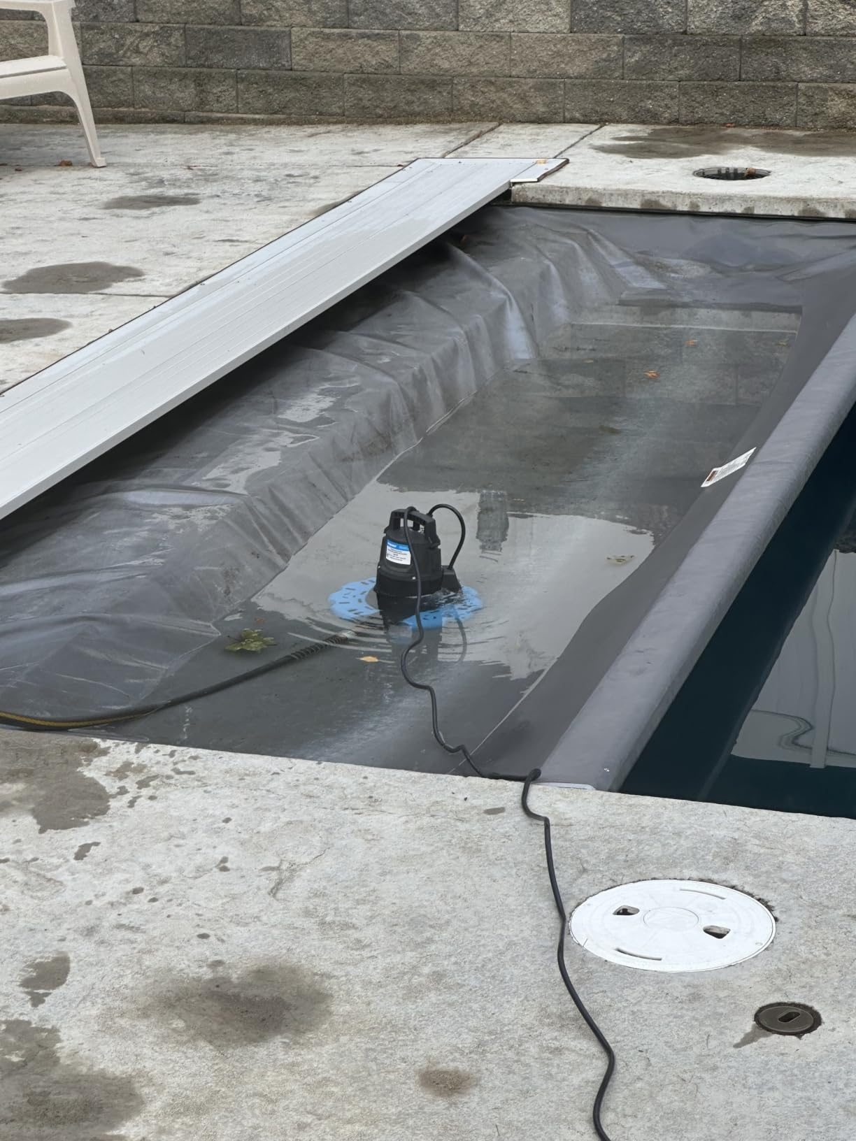 Acquaer 1/4 HP Automatic Swimming Pool Cover Pump, 2250 GPH Submersible Sump Pump with 3/4” Check Valve Adapter & 25ft Power Cord, Water Removal for Pool, Hot Tubs, Rooftops, Water Beds and more customer photo 2