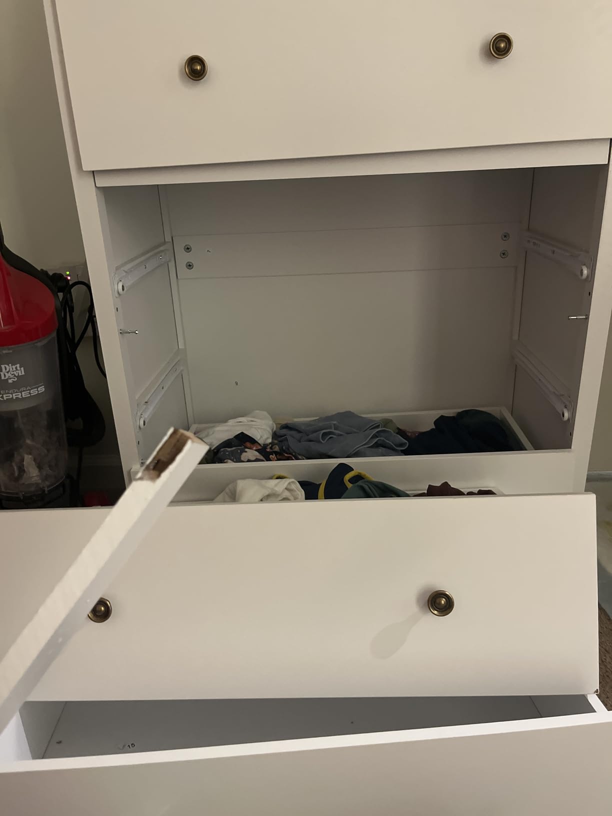 HOUSUIT White Dresser with 4 Drawers, 29