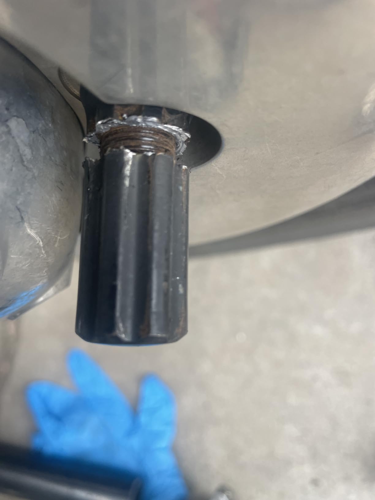 32pcs M14x1.5 Lug Nuts Spline Black, 14x1.5 Aftermarket Wheel Lug Nuts for F150 F250 F350 Silverado Sierra Ram 2500 3500 with 1 Socket Keys Long Extended customer photo 2