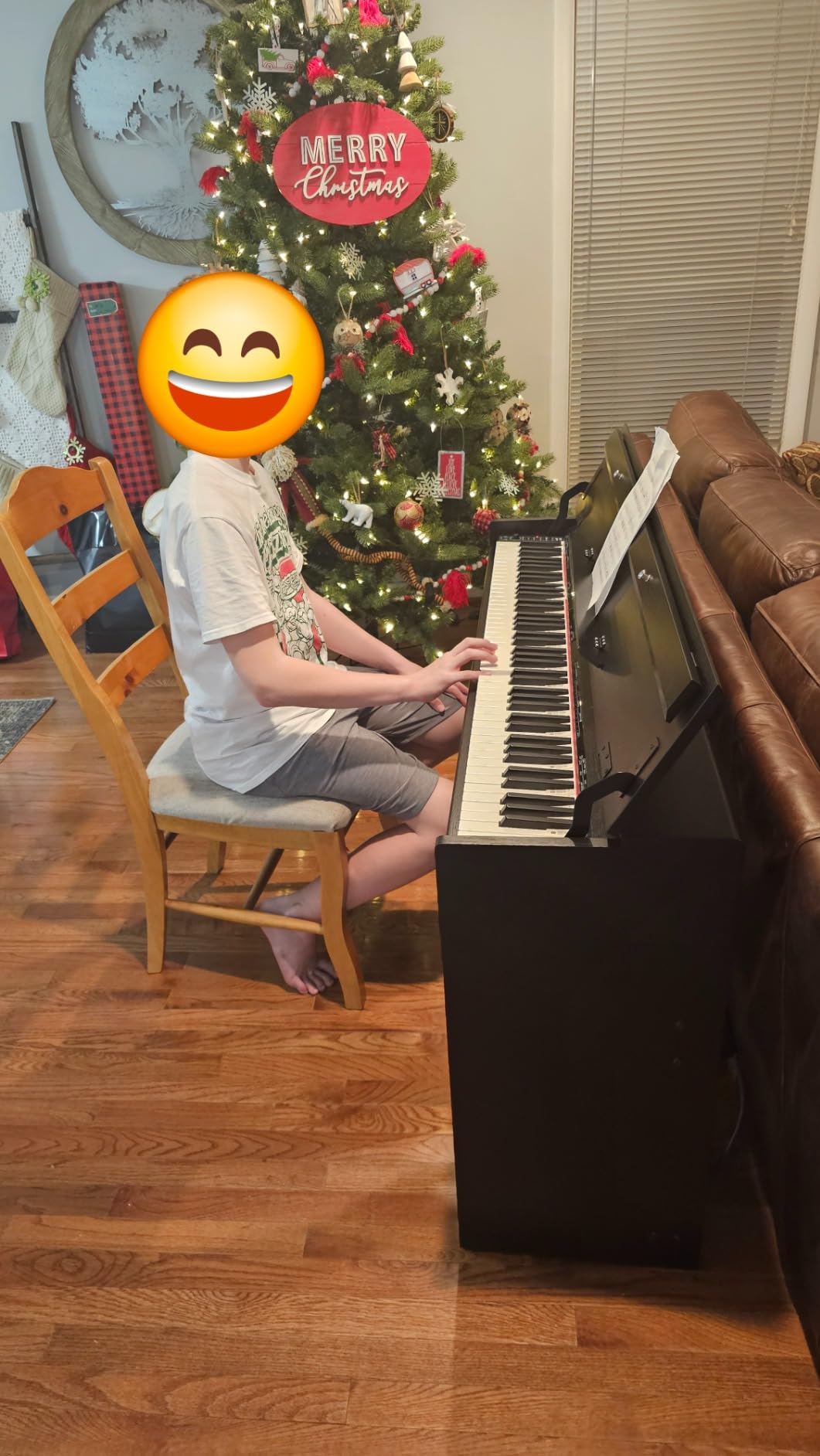 AODSK 88-Key Weighted Hammer Action Digital Piano with Speakers,Furniture Stand and Triple Pedals,Beginner's Course - B-85 customer photo 1