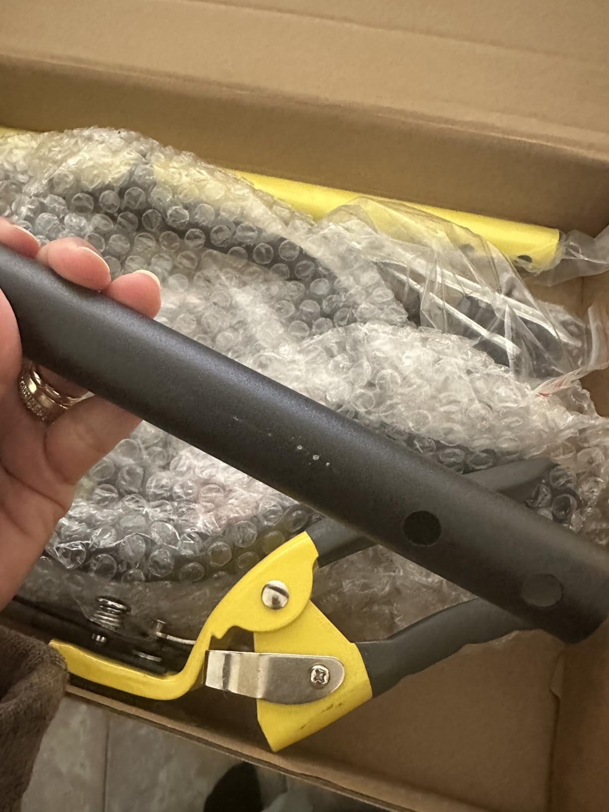 Professional Edge Lawn Tool, Heavy Duty Steel Half Moon & Saw-Tooth Blade for Clean Borders, Long Handle Reduces Back Strain, Manual Edger Ideal for Garden Edges, Sidewalks, Flower Beds customer photo 2