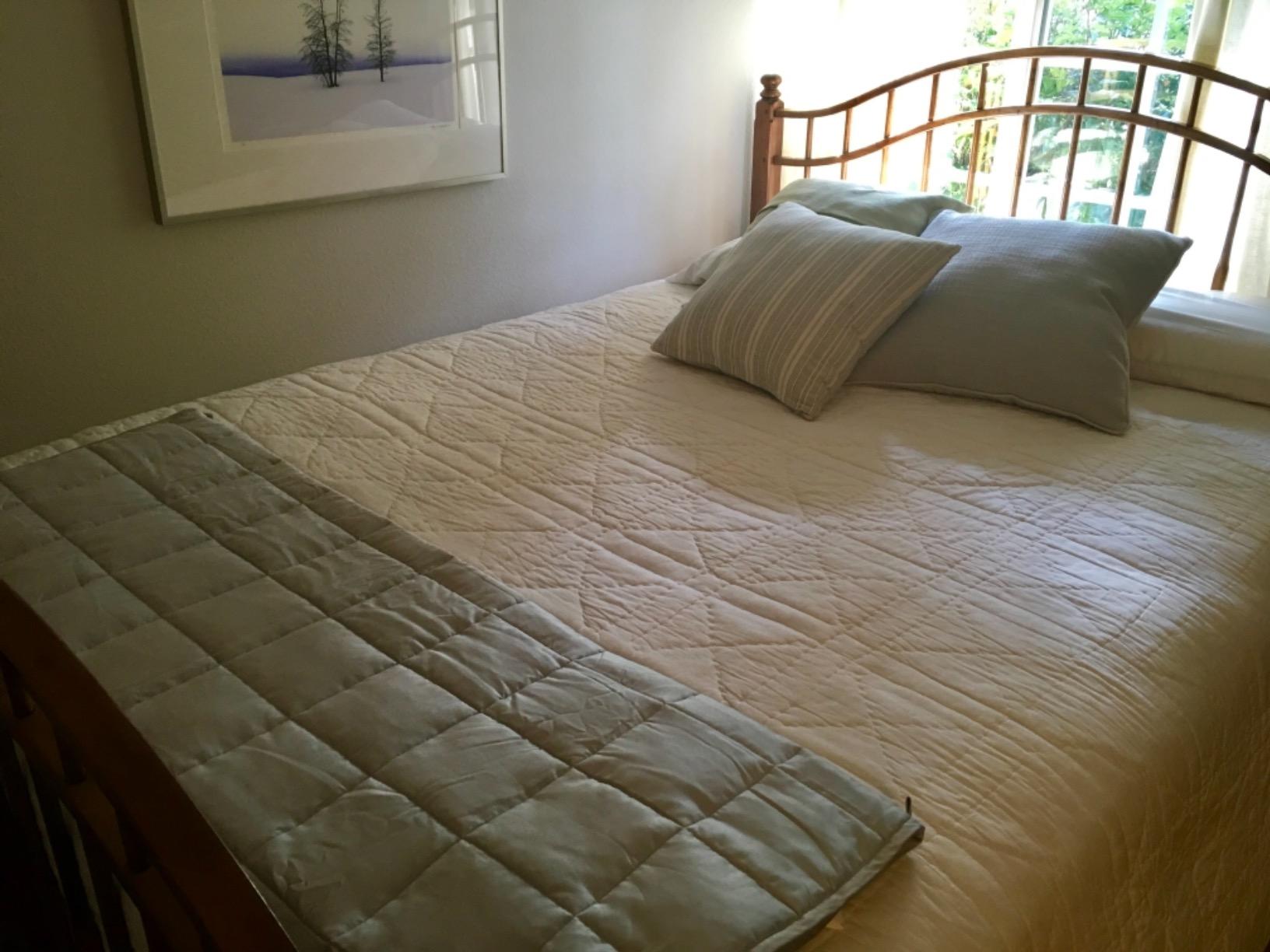 YnM King Size Cooling Weighted Blanket for Adults (88x104 Inches, 30 Pounds, Blue Grey), Perfect for Hot Sleepers with Cooling Rayon/Glass Beads, Heavy Bed Blanket for Couple on Queen or King Bed customer photo 2