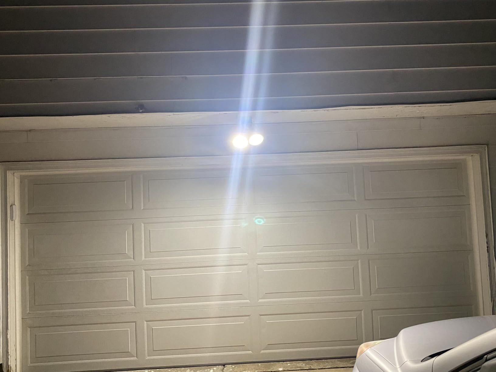 Gonhom Par38 led Flood Lights Outdoor Light Bulb,Dimmable 1800LM,20W Replace up to 200W,Outdoor Flood Light Bulbs for Backyard,Garage,Porch,Garden,2 Pack 5000K Daylight customer photo 1