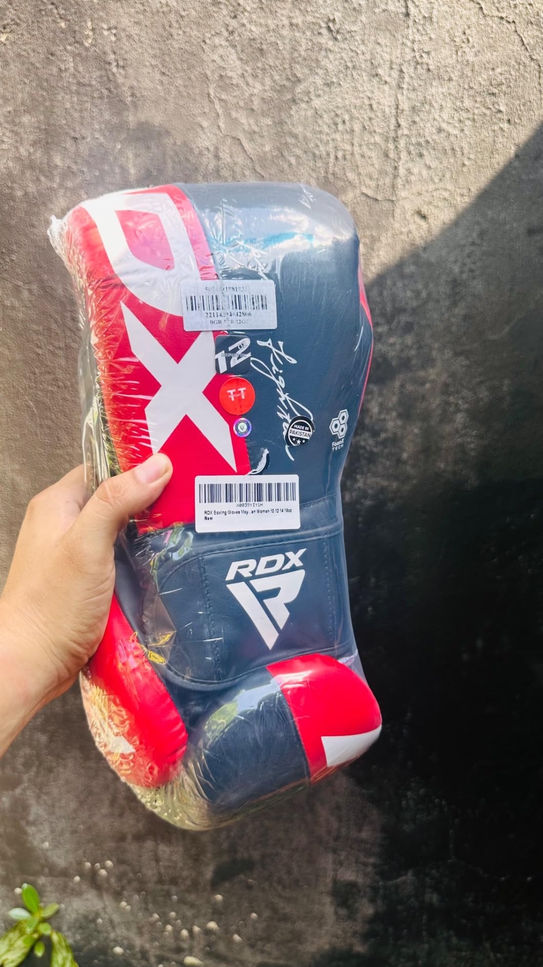 RDX Boxing Gloves, Maya Hide Leather Training Gloves for Muay Thai, Kickboxing, Sparring, Punch Bag, Punching Bag, Kickboxing Gloves, Martial Arts Training, Home Gym, Men, Women, 8 10 12 14 16 oz customer photo 2
