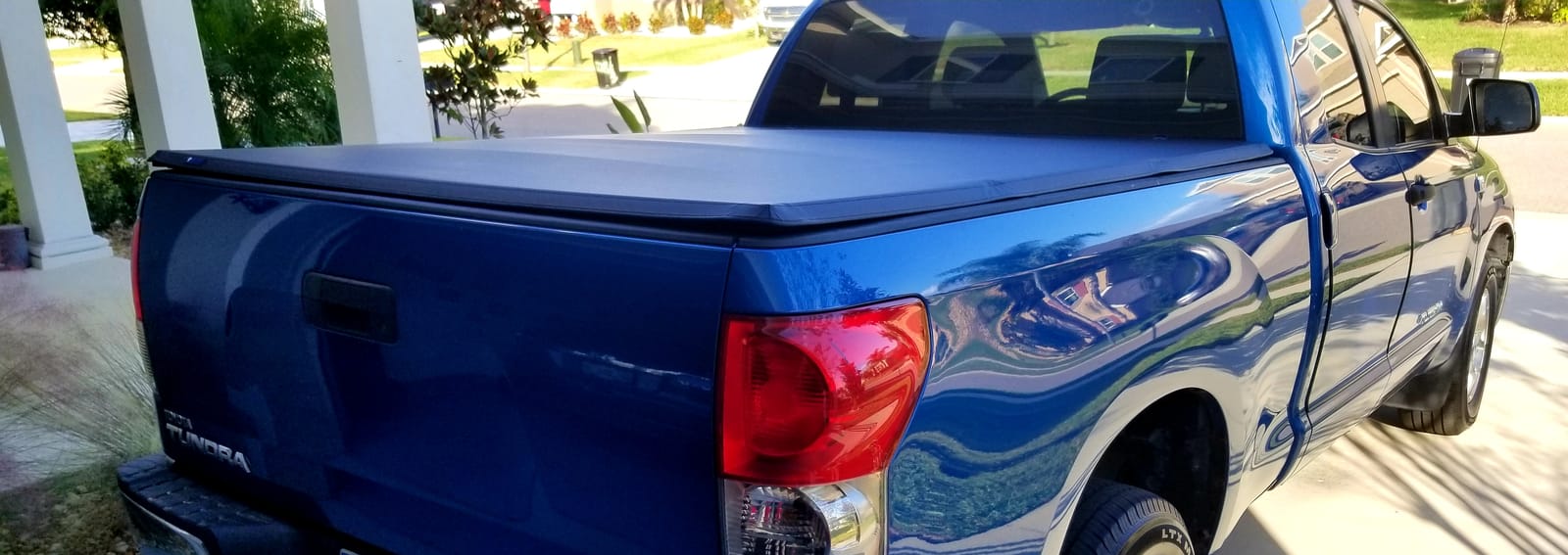 Tyger Auto T3 Soft Tri-fold Truck Bed Tonneau Cover Compatible with 2022-2026 Toyota Tundra | 5.5' (67