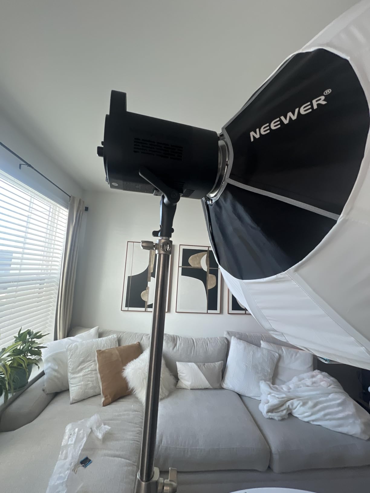 NEEWER 7.2ft/2.2m Stainless Steel Light Stand, Spring Cushioned Heavy Duty customer photo 1