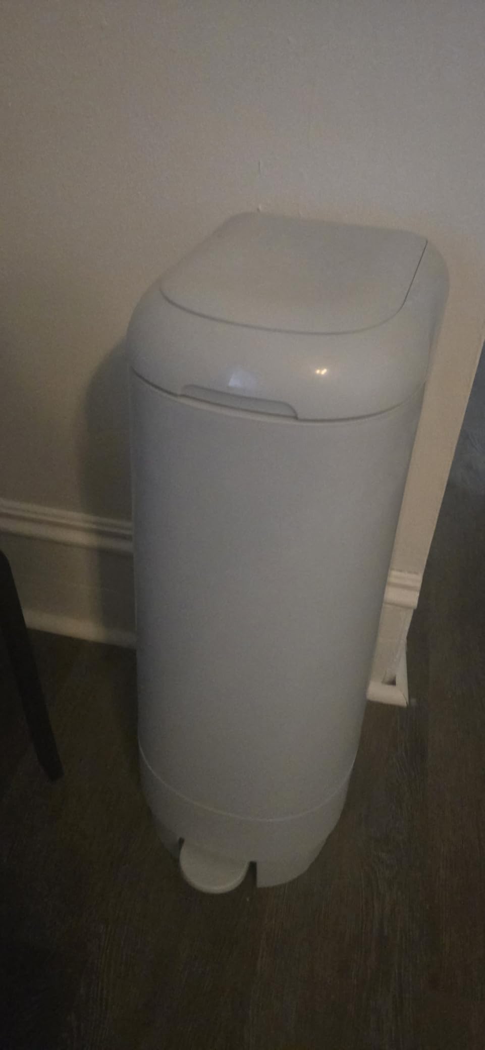 Diaper Genie Signature Pail Includes 1 Easy Roll Refill with 18 Bags | Holds Up to 846 Newborn-Sized Diapers Per Refill customer photo 1