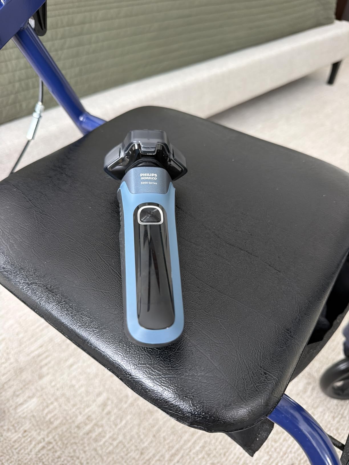 Philips Norelco 5400 Electric Shaver, Storm Blue customer photo 2