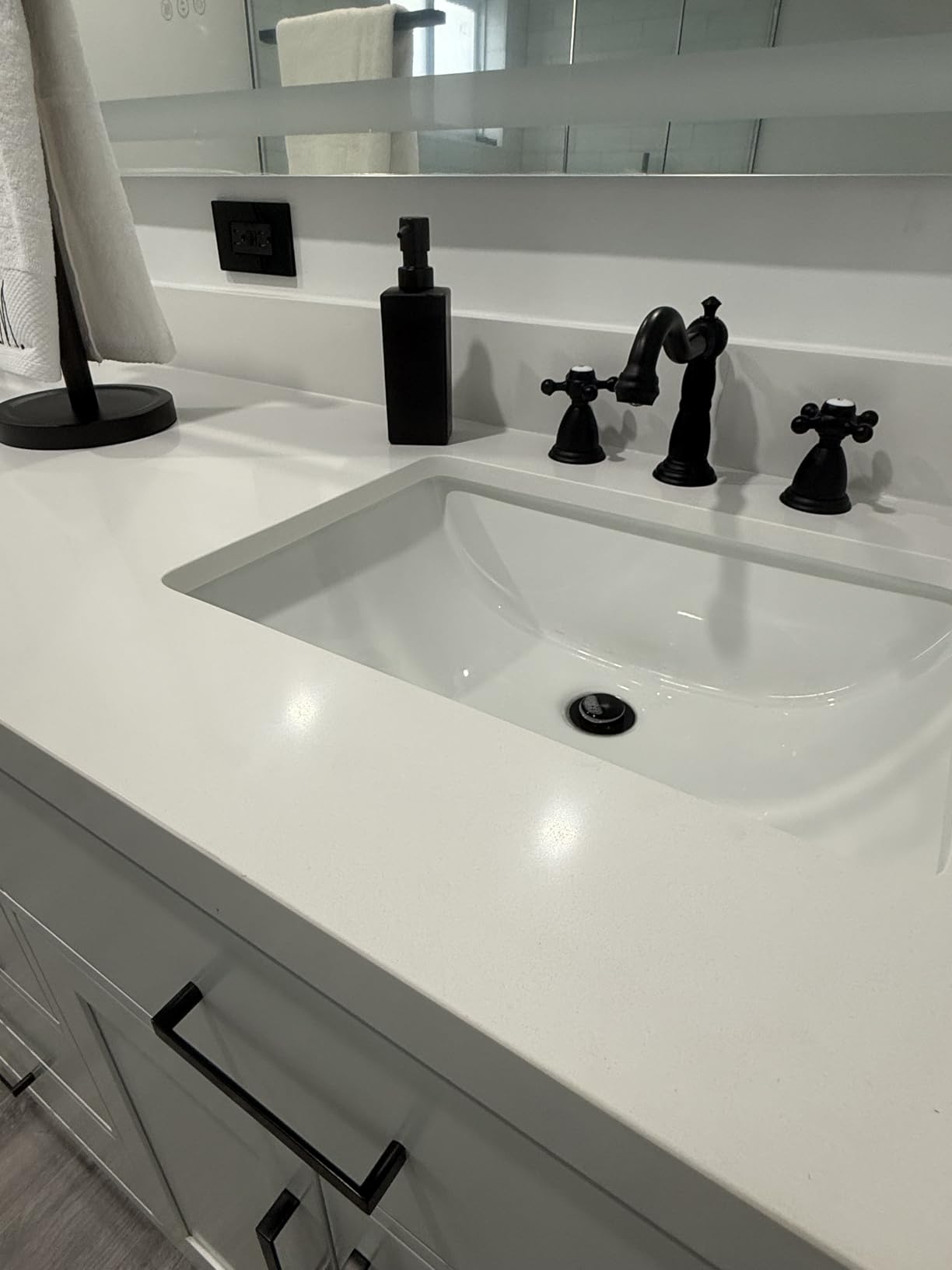 ARIEL Hepburn 60-inch Bathroom Vanity with Sink,Solid Wood, 1.5-inch Pure White Quartz Countertop & Backsplash, Single Rectangular Porcelain Sink, 2 Soft Closing Doors, 9 Dovetail Drawers, White customer photo 1
