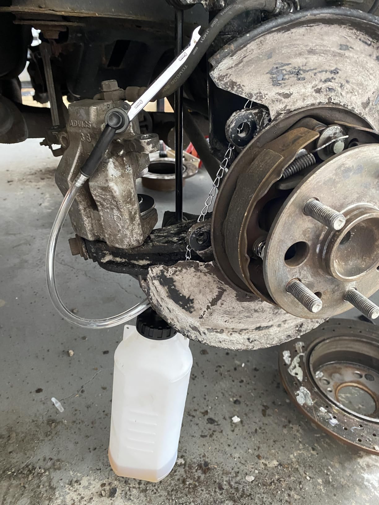 1L Brake Bleeder Bottle with 24 inch Tube and Rubber Connector customer photo 2
