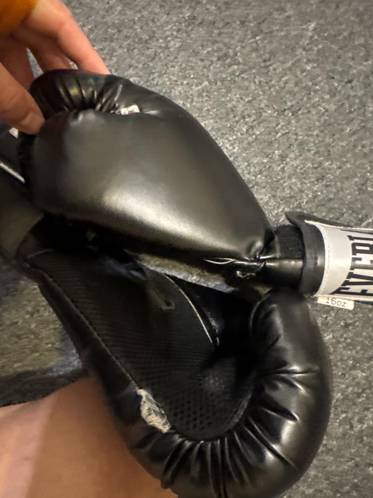 Everlast Prostyle 2 Boxing Gloves, Entry Level Training Gloves for Men and Women, Secure Fit Hook and Loop Closure & Ventilation, Heavy Bag & Speedbag Training customer photo 2