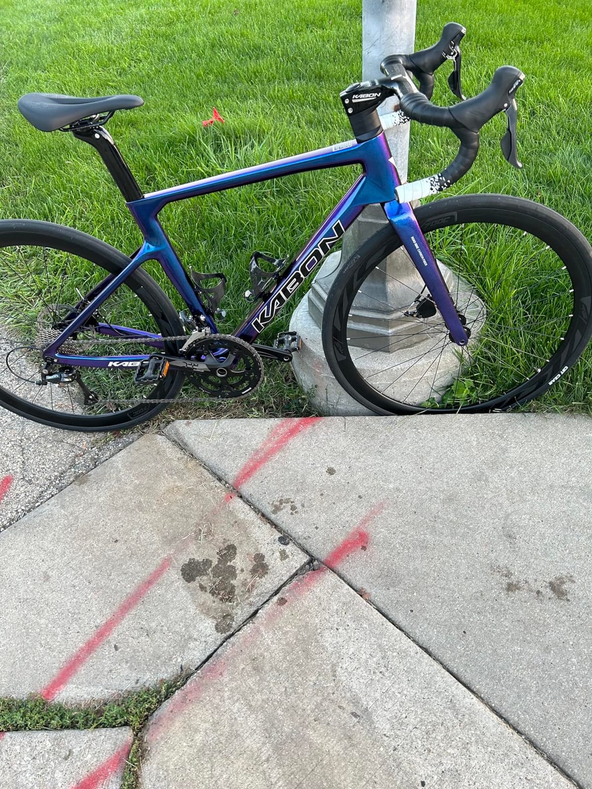 KABON Carbon Road Bike, T800 Carbon Fiber Frame 700C Road Bike with 18 Speeds Drivetrain, Integrated Carbon Handlebar, Disc Brakes Racing Bicycle for Men and Women customer photo 1