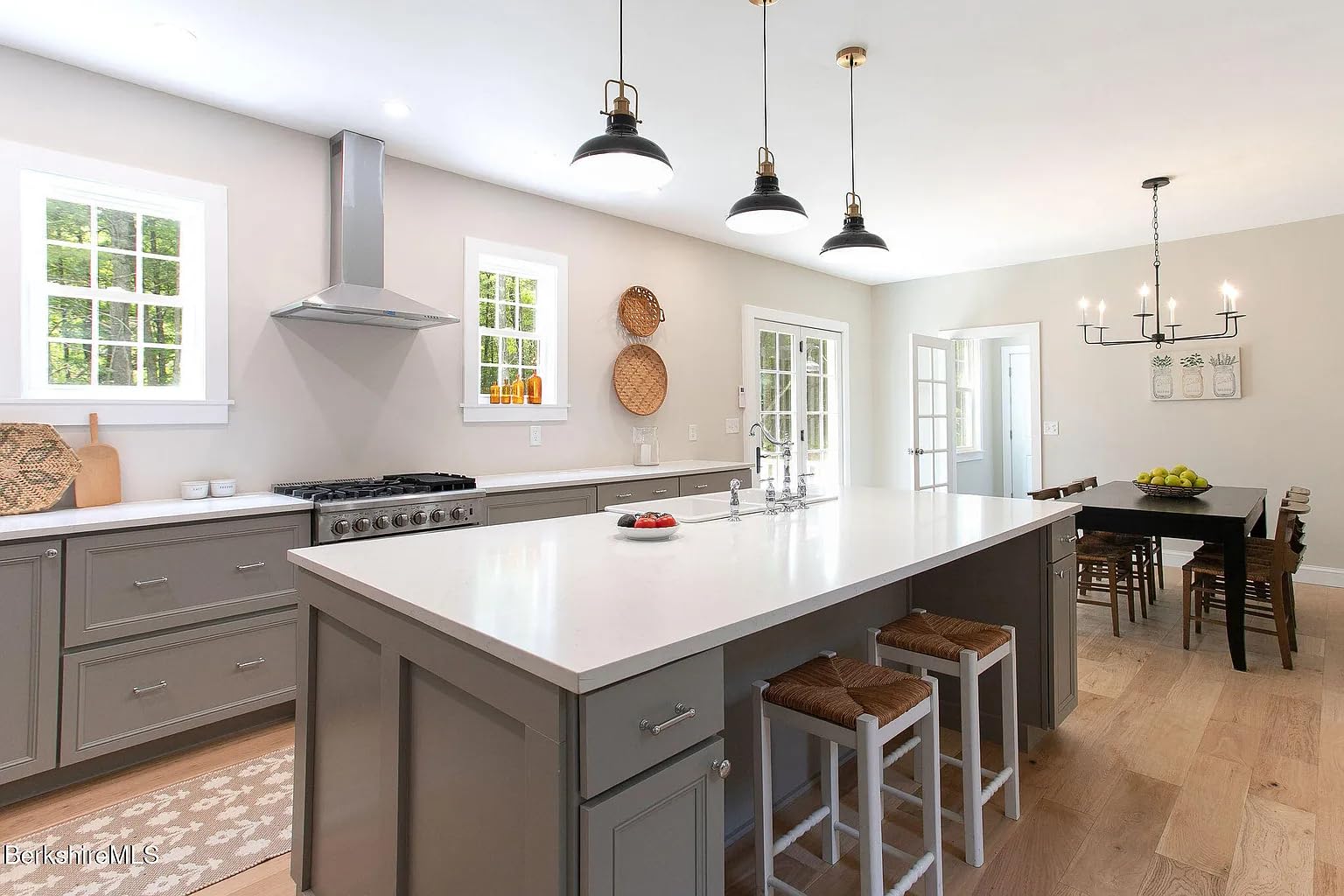 zeyu 17.7 Inch Farmhouse Pendant Light for Kitchen Island, Large Ceiling Hanging Light with Metal Dome Shade, Oil Rubbed Bronze Finish, 016-1M ORB customer photo 2
