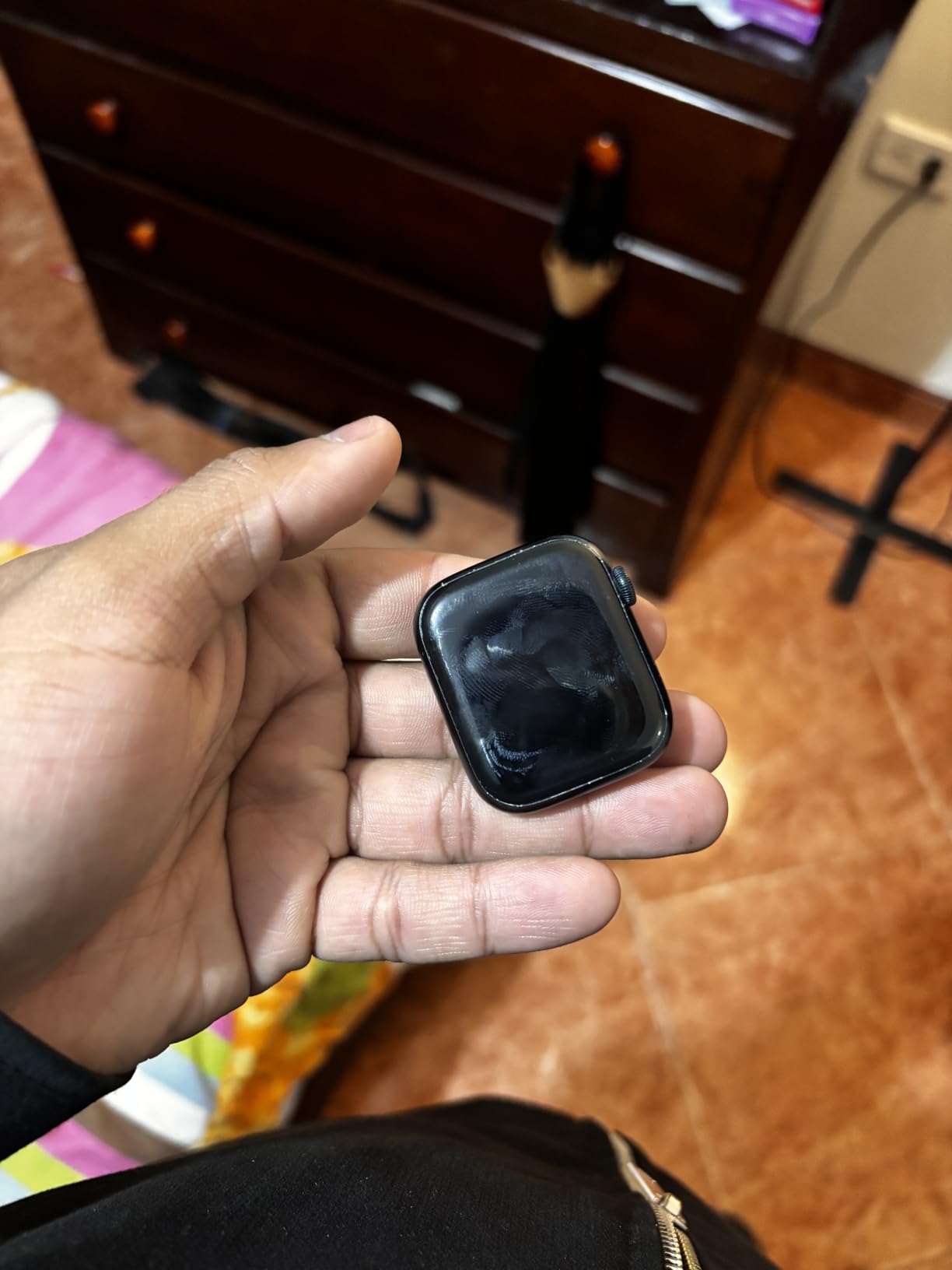 Apple Watch Series 8 [GPS + Cellular, 41mm] - Midnight Aluminum Case with Midnight Sport Band, M/L (Renewed) customer photo 2