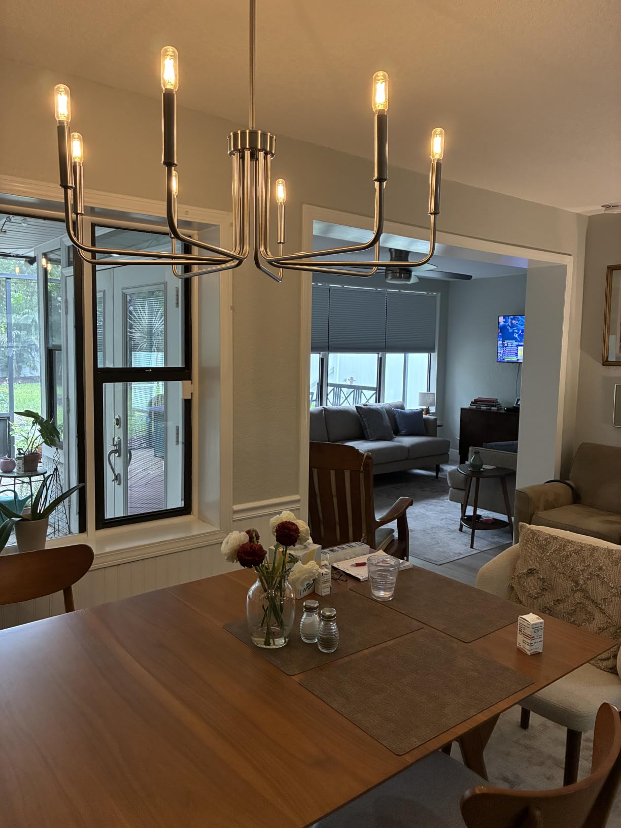 Black Chandelier, 6-Light Farmhouse Chandelier for Dining Room Lighting Fixtures Hanging, Industrial Modern Chandelier for Bedroom, Foyer, Hall, Kitchen, Living Room, Entryway (No Assembly Required) customer photo 2