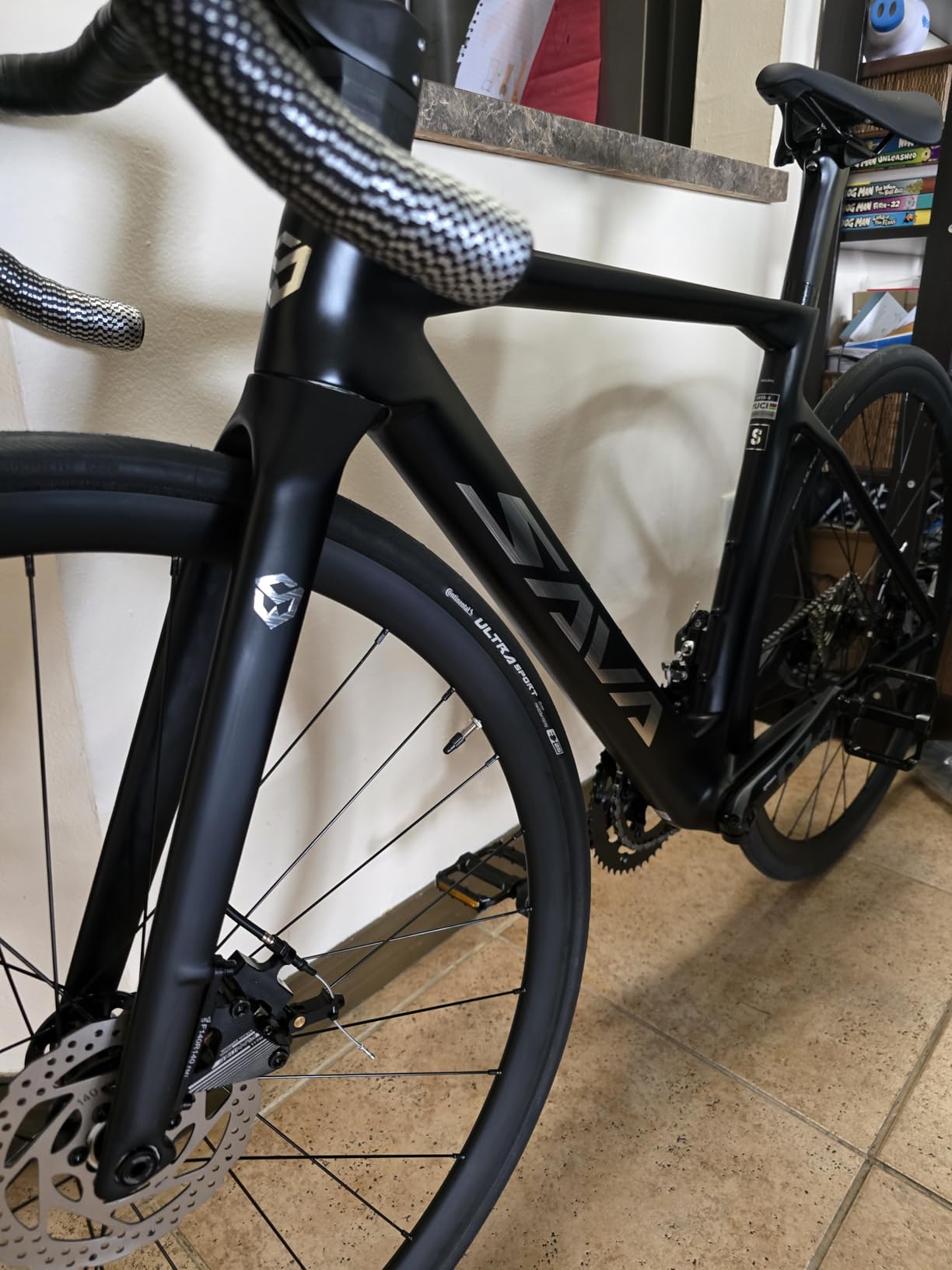 SAVADECK Carbon Disc Road Bike, Integrated Design Racing Bicycle Carbon Frame Carbon Fork with Shimano SORA R3000 Derailleur System 18 Speed Disc Brake Road Bike for Men or Women. customer photo 1