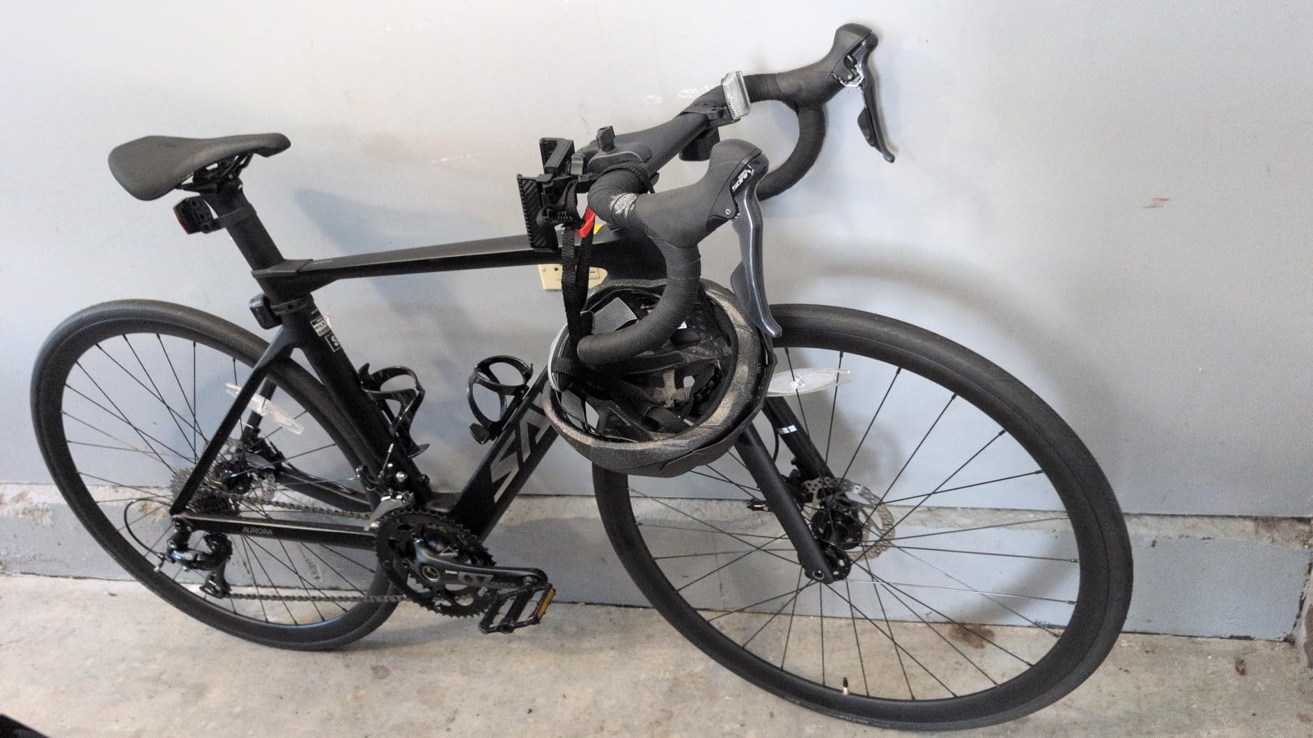 SAVADECK Carbon Disc Road Bike, Integrated Design Racing Bicycle Carbon Frame Carbon Fork with Shimano SORA R3000 Derailleur System 18 Speed Disc Brake Road Bike for Men or Women. customer photo 2