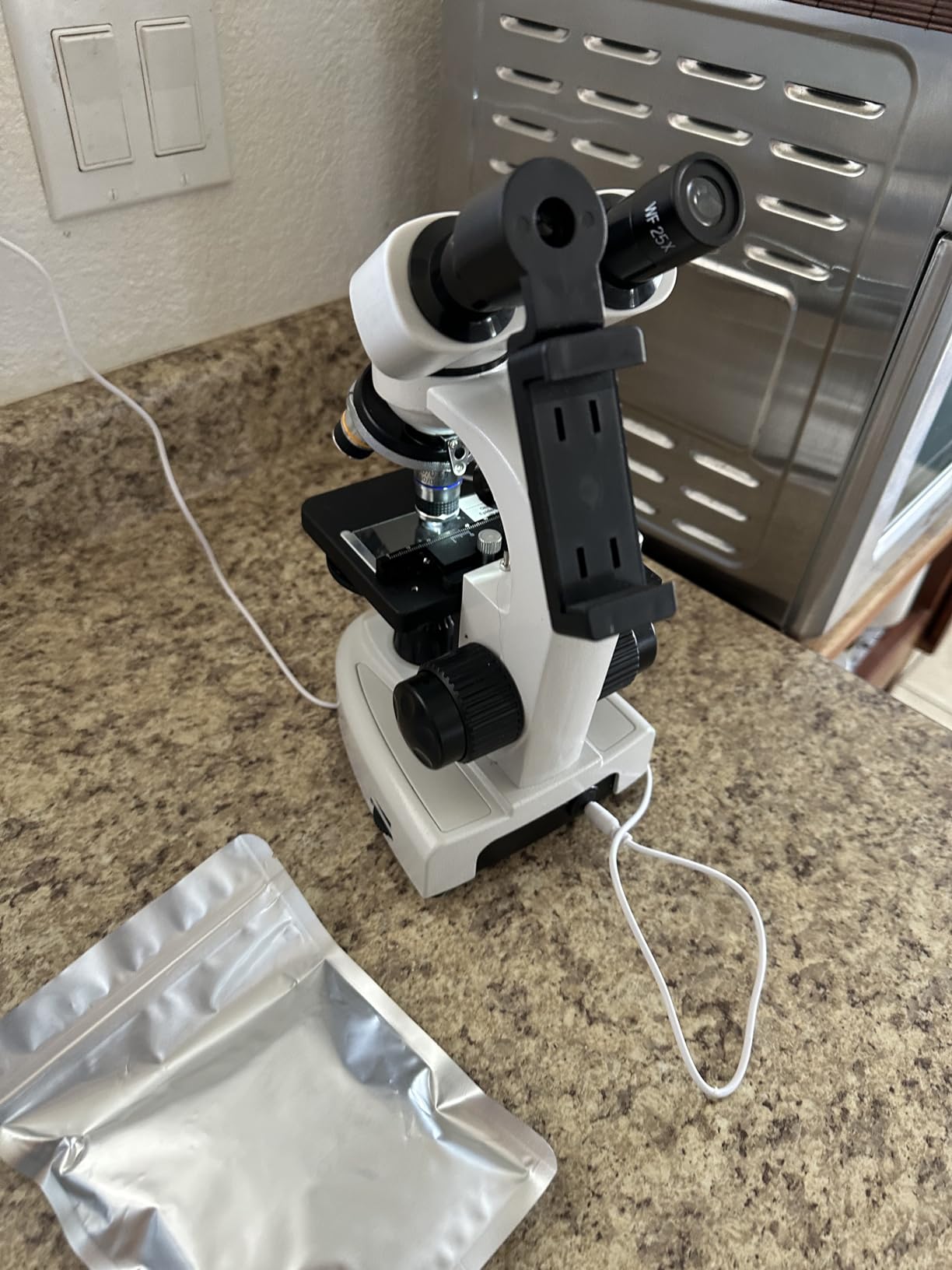 Binocular Compound Microscope 40X-2000X, Research Grade Professional Microscope with Dual Mechanical Stages and Coaxial Coarse/Fine Focus Knobs, Built-in Electronic Eyepieces, Adult Microscope customer photo 1