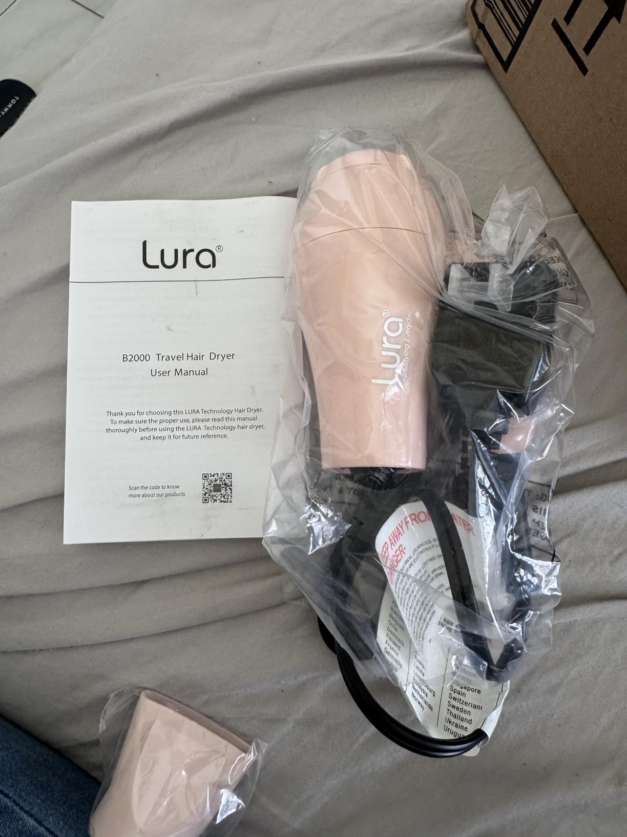 Foldable Travel Hair Dreyr Mini:Dual Voltage Small Lightweight Blow Dryer for International Travel,1200w Compact Hairdryer with Concentrator and Travel Bag(White) customer photo 2