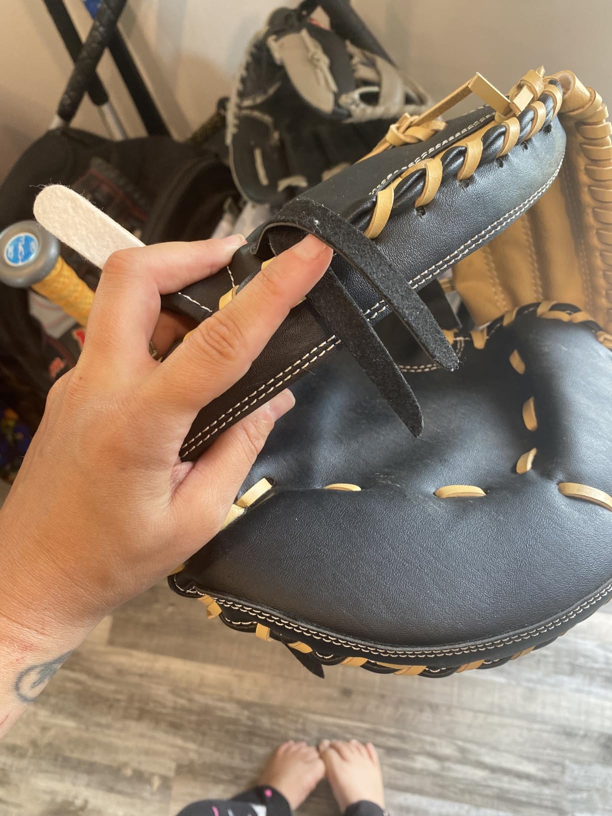 Gracfulcub Baseball Catcher Glove,Right Hand Throw, Baseball and Softball Catcher's Mitt for Kid Youth Aldult customer photo 2