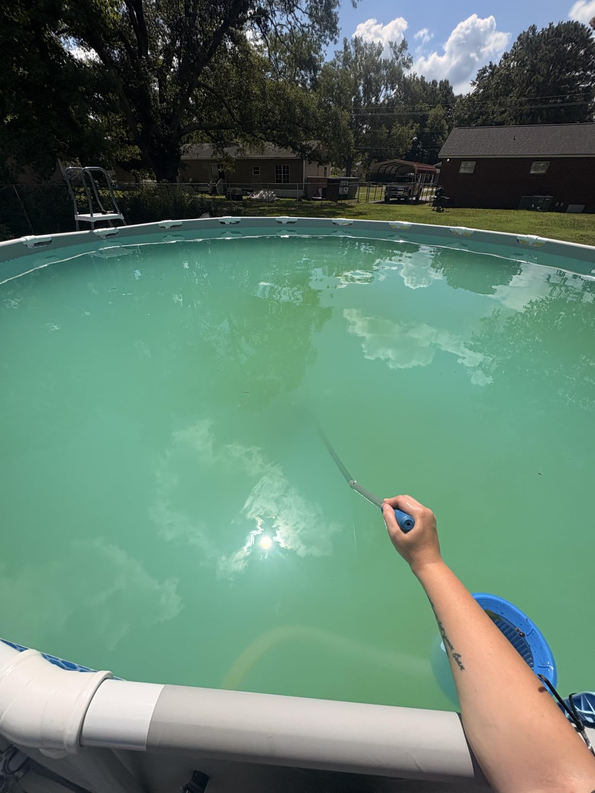 KOKIDO Cordless Handheld Pool Vacuum for Above Ground Pool, with 6ft Pole and 2 Vac Brush Heads, Ideal for Spot Cleaning Small Inground Pool Spa up to 20ft, Rechargeable, 60min, Sand and Light Debris customer photo 2