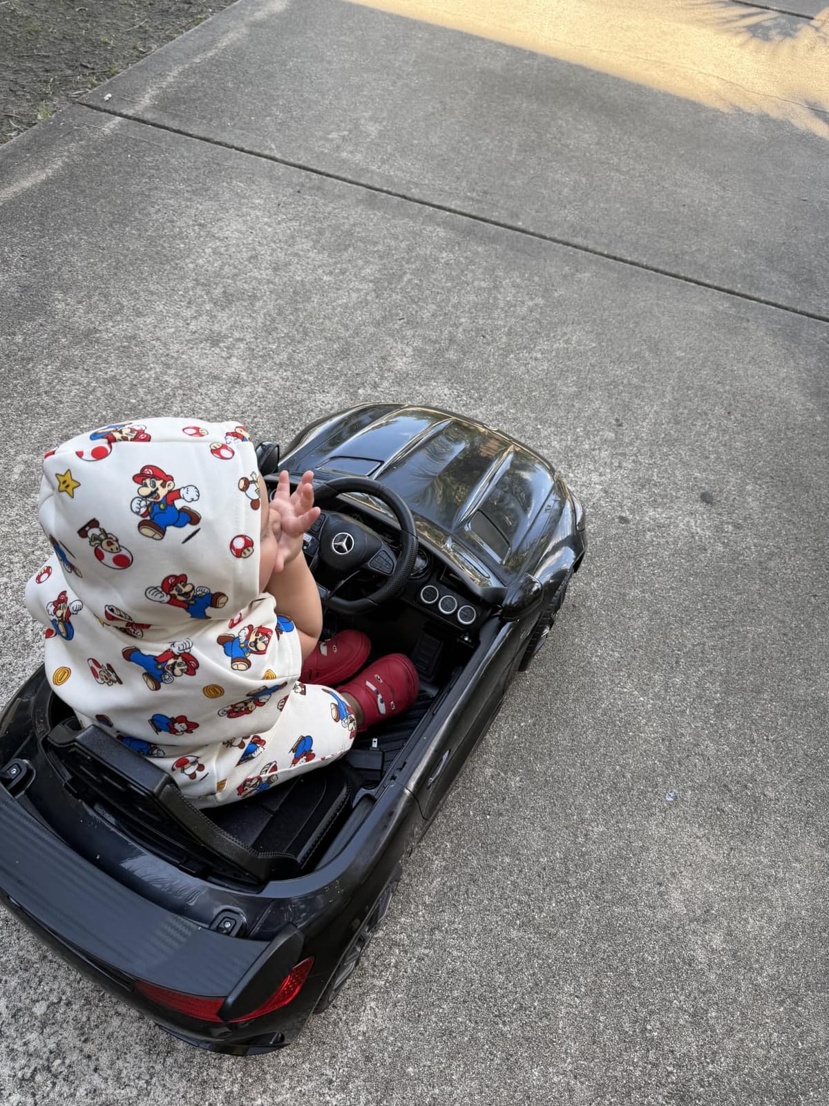 Winado 12V Licensed Mercedes Benz AMG GTR Kids Ride on Electric Car, Black customer photo 1