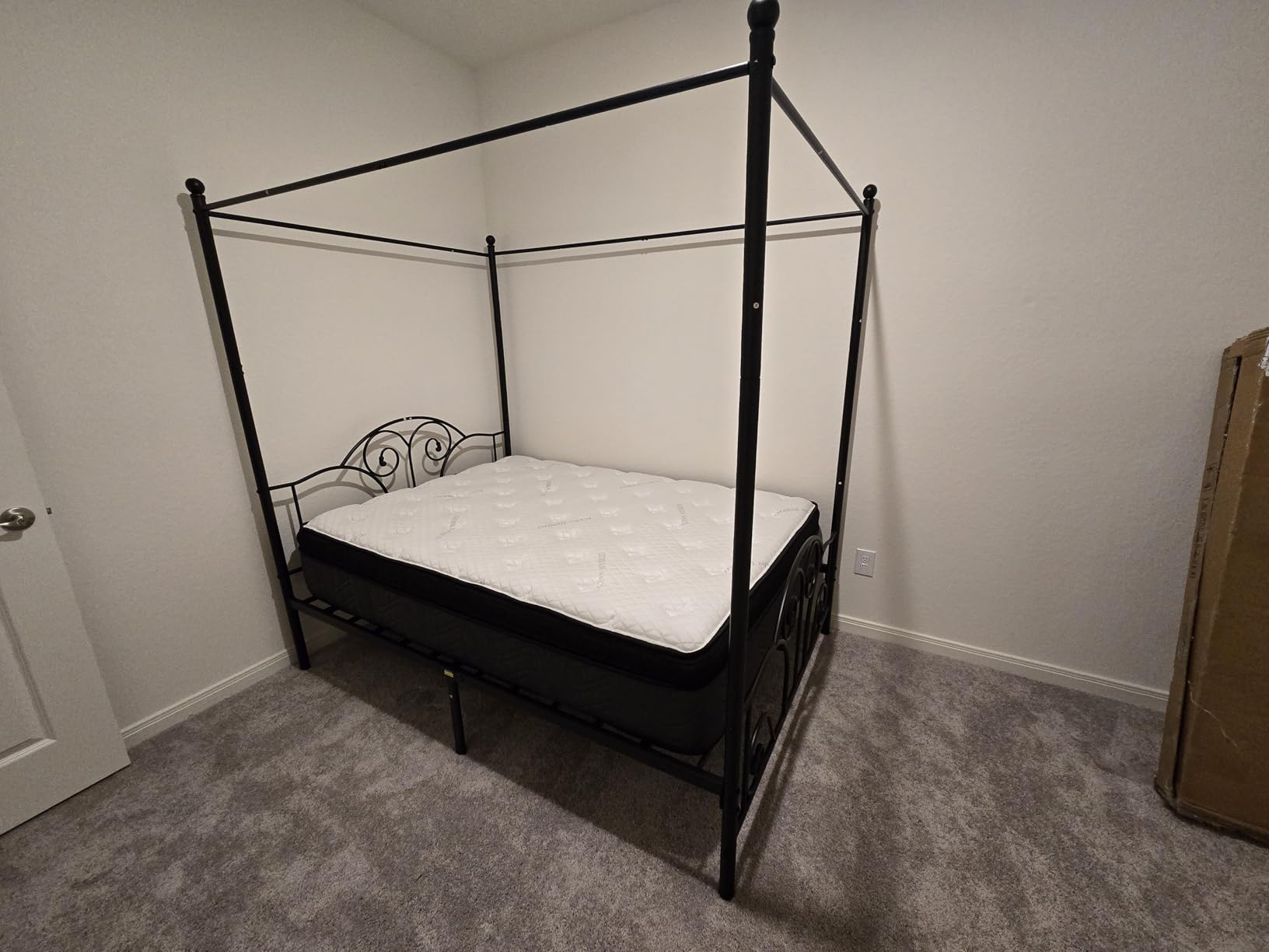 Queen Size Four-Poster Metal Canopy Bed Frame, Black customer photo 1