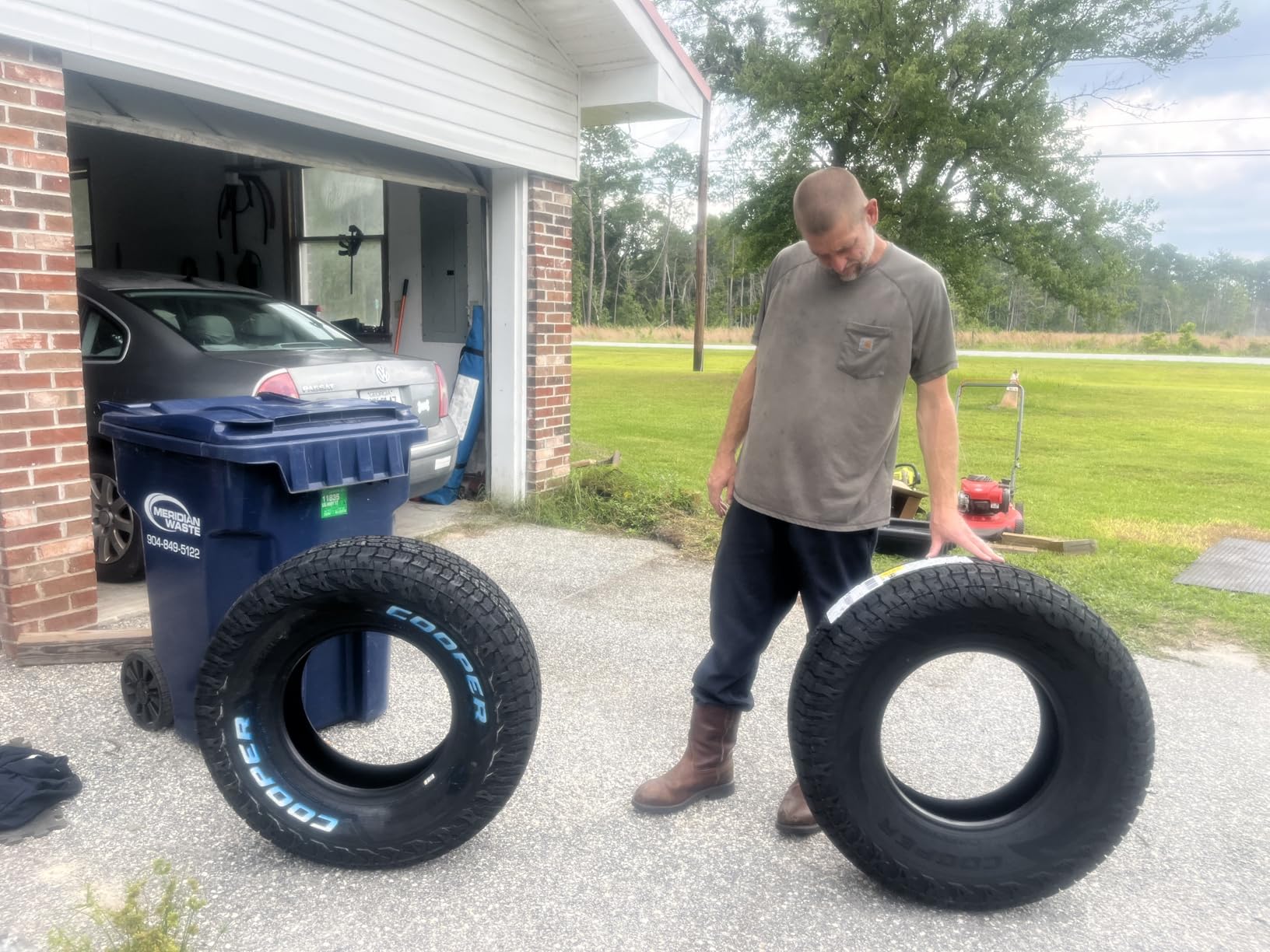 Cooper Discoverer Road and Trail AT All-Terrain Tire, 265/65R17 SL 112T, Set of 1 customer photo 2