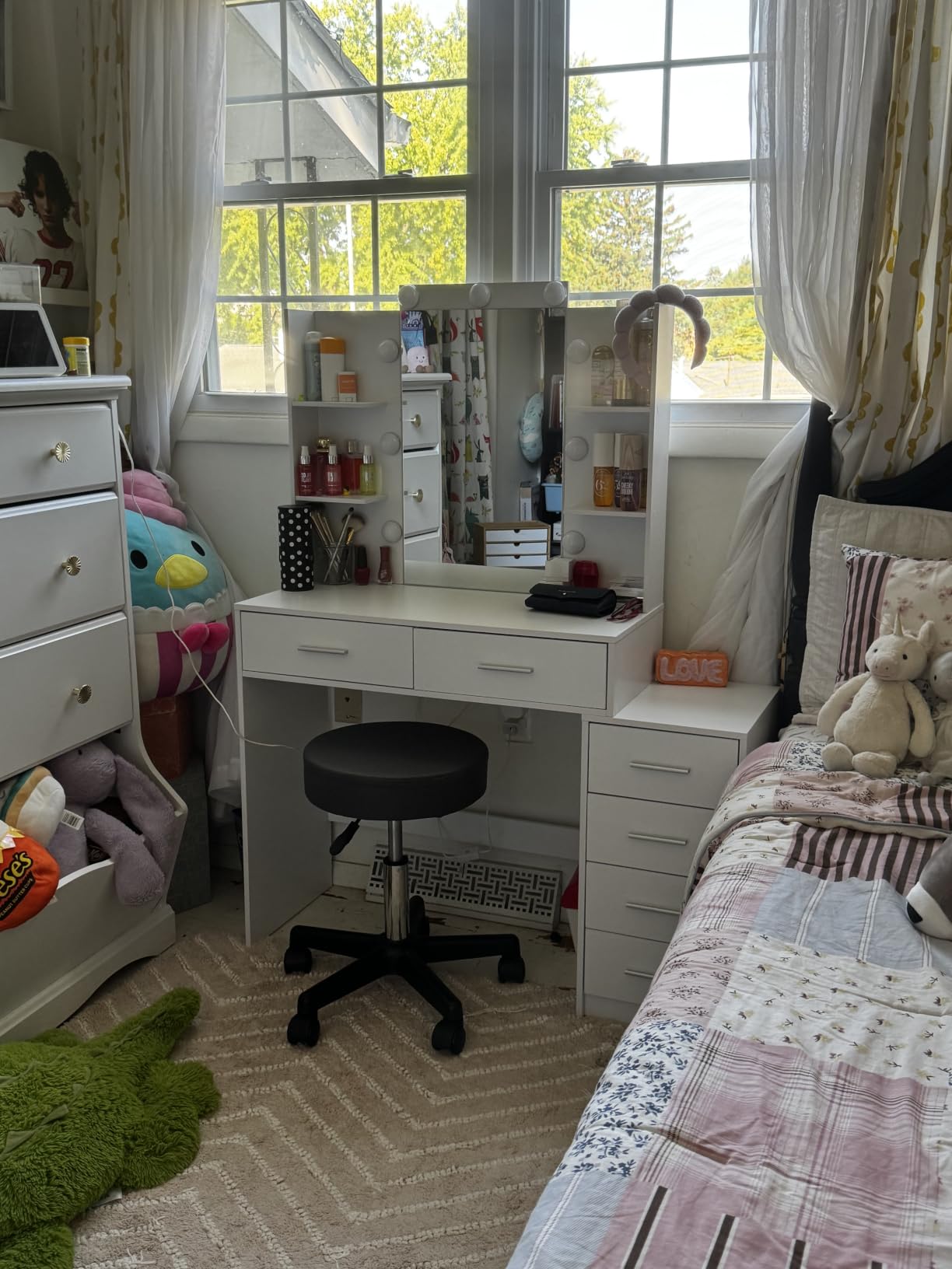 Quimoo Large Vanity Desk with LED Lighted Mirror & Power Outlet,Makeup Vanity Table with 7 Drawers,4 Shelves and 5 Hooks,Vanity Table, Vanity Desk Set for Bedroom,Bathroom,White customer photo 1