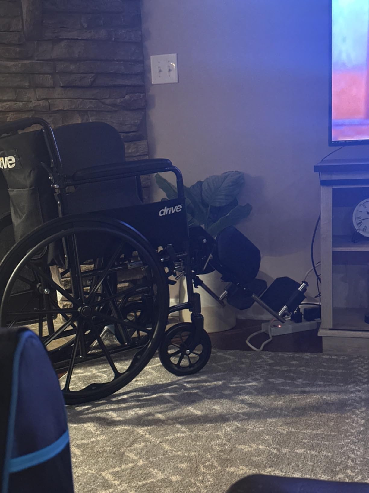 Wheelchair Elevating Legrests with Padded Calf Pads, Composite Footplates, Fits Most Standard wheelchairs of All Brands. Wheelchair Parts,Same Functional Structure as LK3JELR,T94,(1Pr, Black) customer photo 2