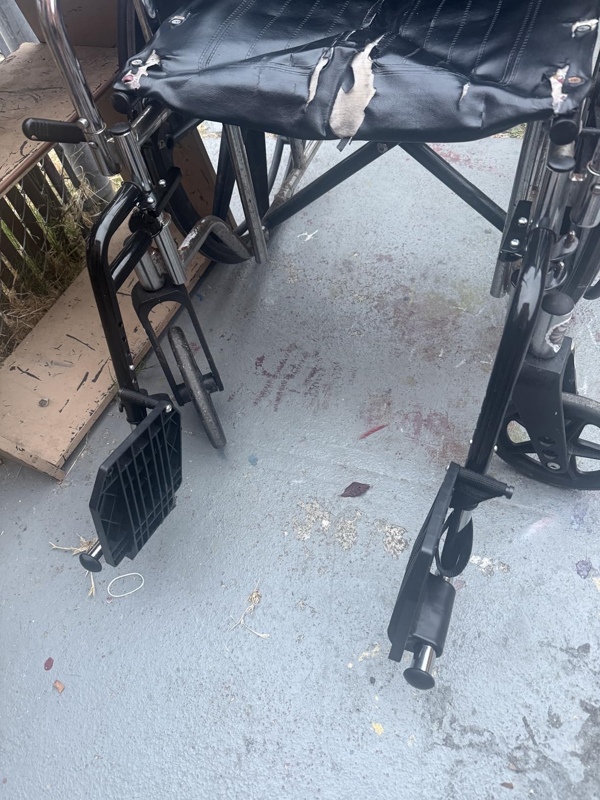 Economy Footrest for Standard Wheelchairs and Transport Chair, Composite Footplates And Heel Loops,Universal Swing-Away Footrests, wheelchair replace parts.Same function as T93HEP, PH-SF.(1 Pr, Black) customer photo 1