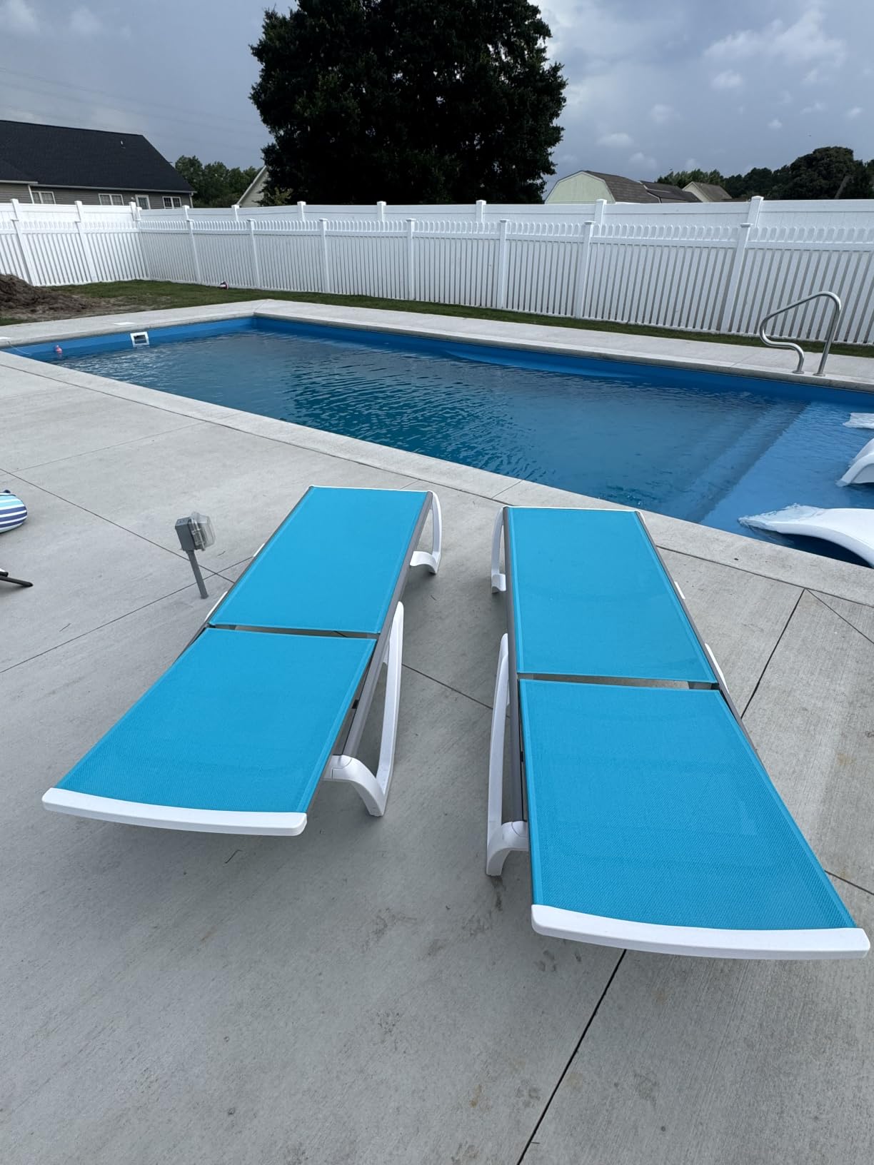 Kozyard 3-Piece Outdoor Chaise Lounge Set Fully Flat Adjustable Lounger | Aluminum Frame, Resin Legs, Textilene Fabric for Poolside, Backyard, Beach, Aqua, 2 Chairs + Table customer photo 2