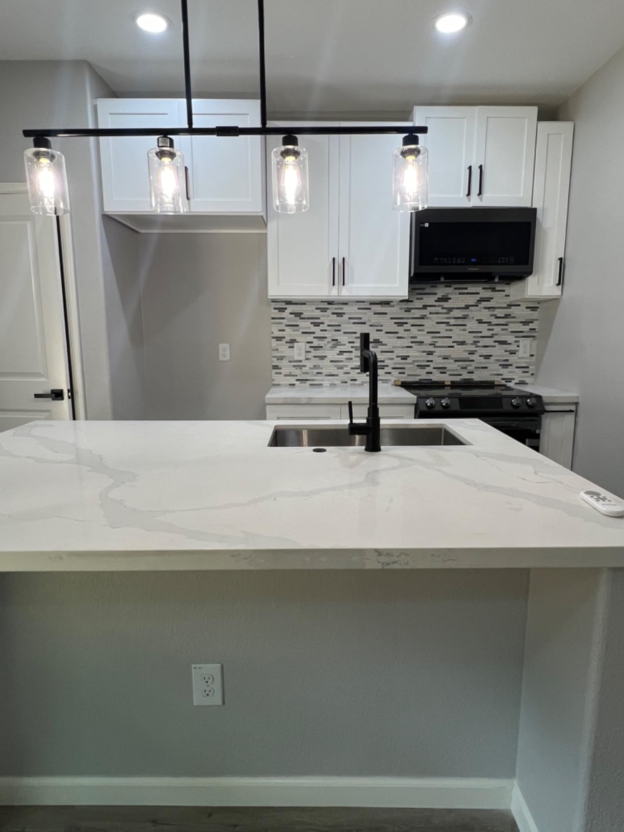 Kitchen Island Lighting, Linear Chandeliers Rectangle Pendant Light Fixtures for Dining Room Farmhouse Hanging Light with Glass Shades (Gold, 3 Lights) customer photo 1