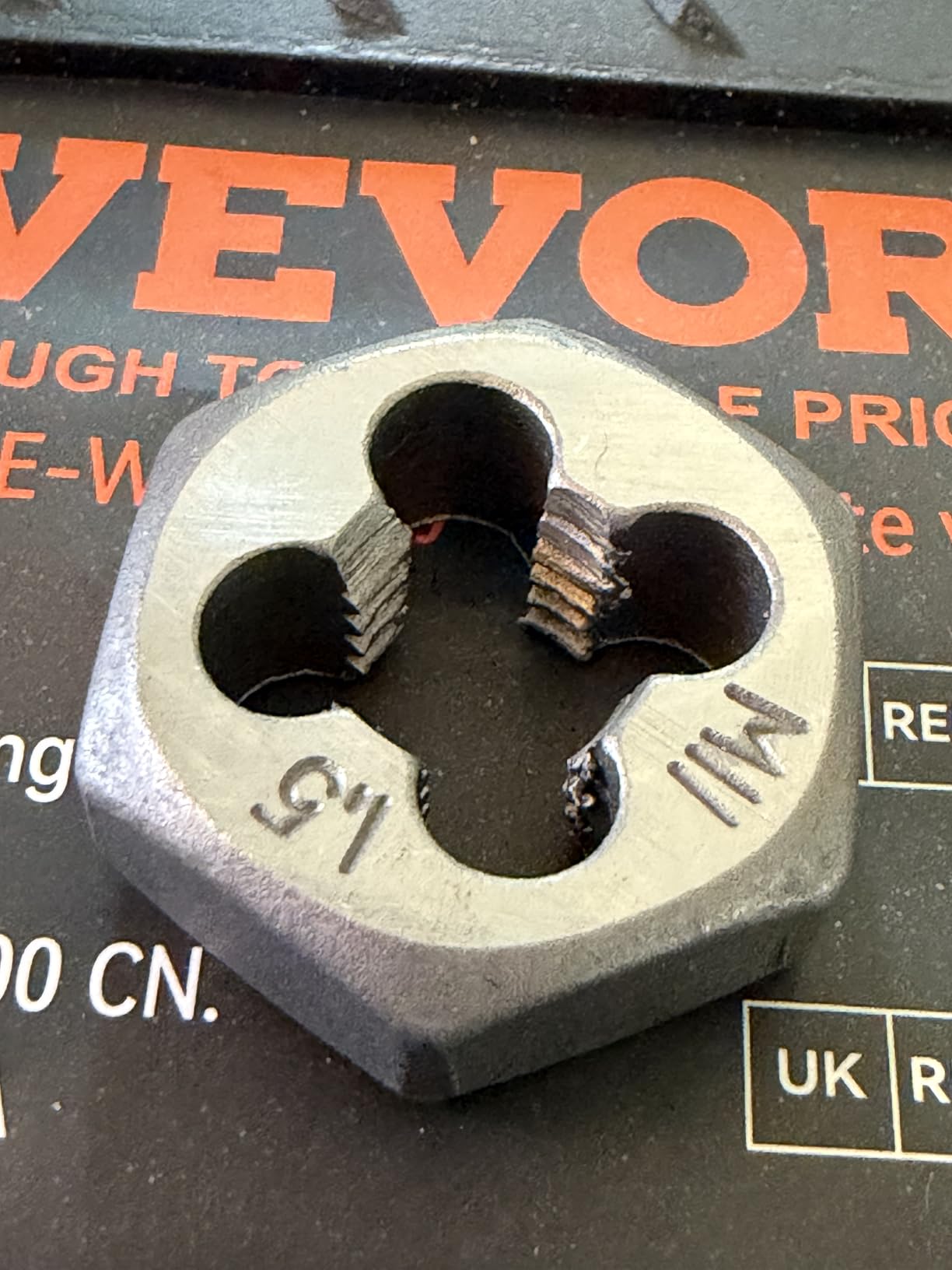VEVOR Tap and Die Set 116 Pcs Metric and SAE Size Bearing Steel Taps Dies customer photo 2