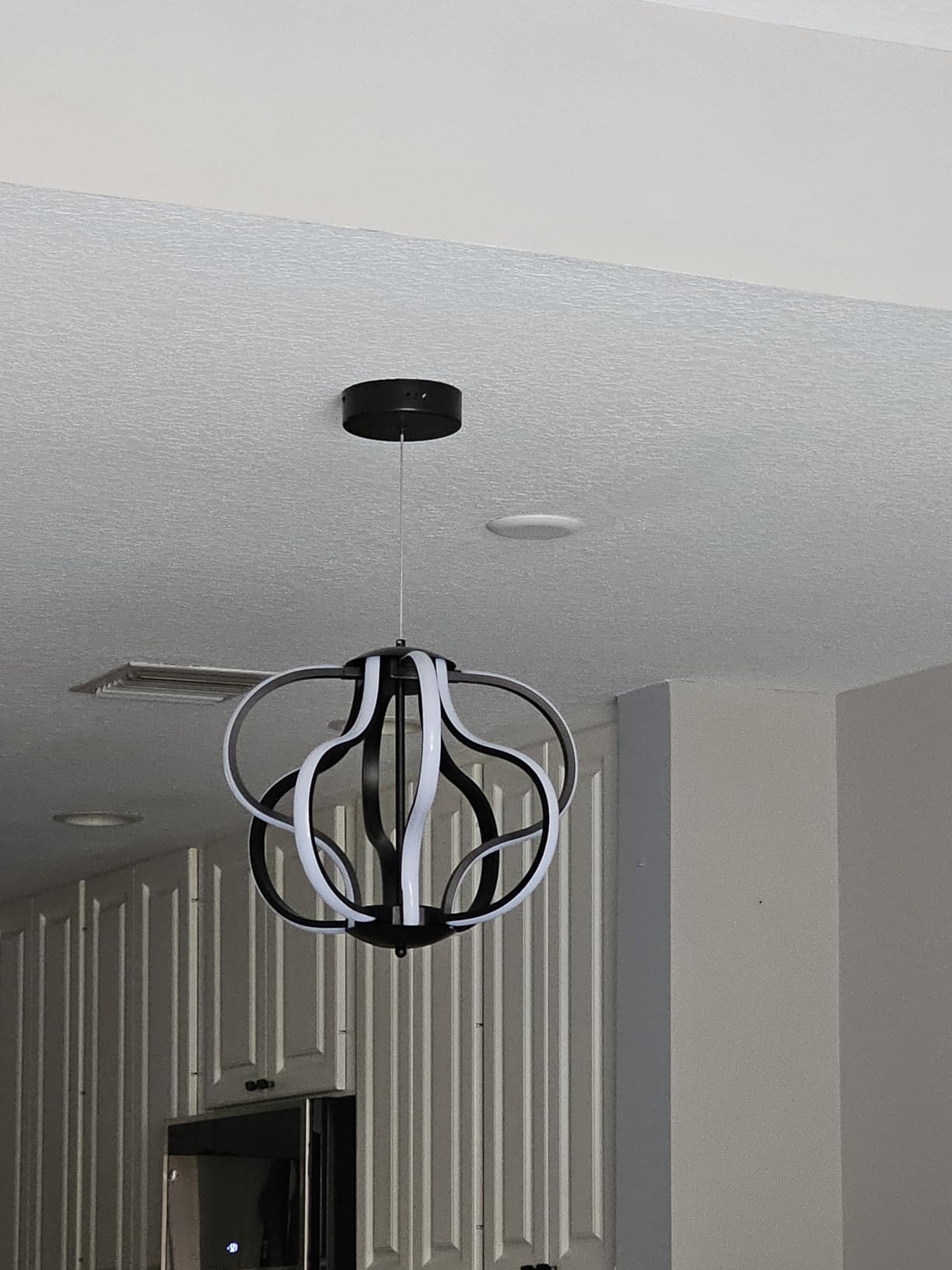 Modern Chrome LED Chandelier with Remote Control, Dimmable LED Chandelier with 3 Color Temperature,8 Lights Hanging Pendant Lights for Dining Room Foyer Entryway Kitchen Living Room customer photo 1