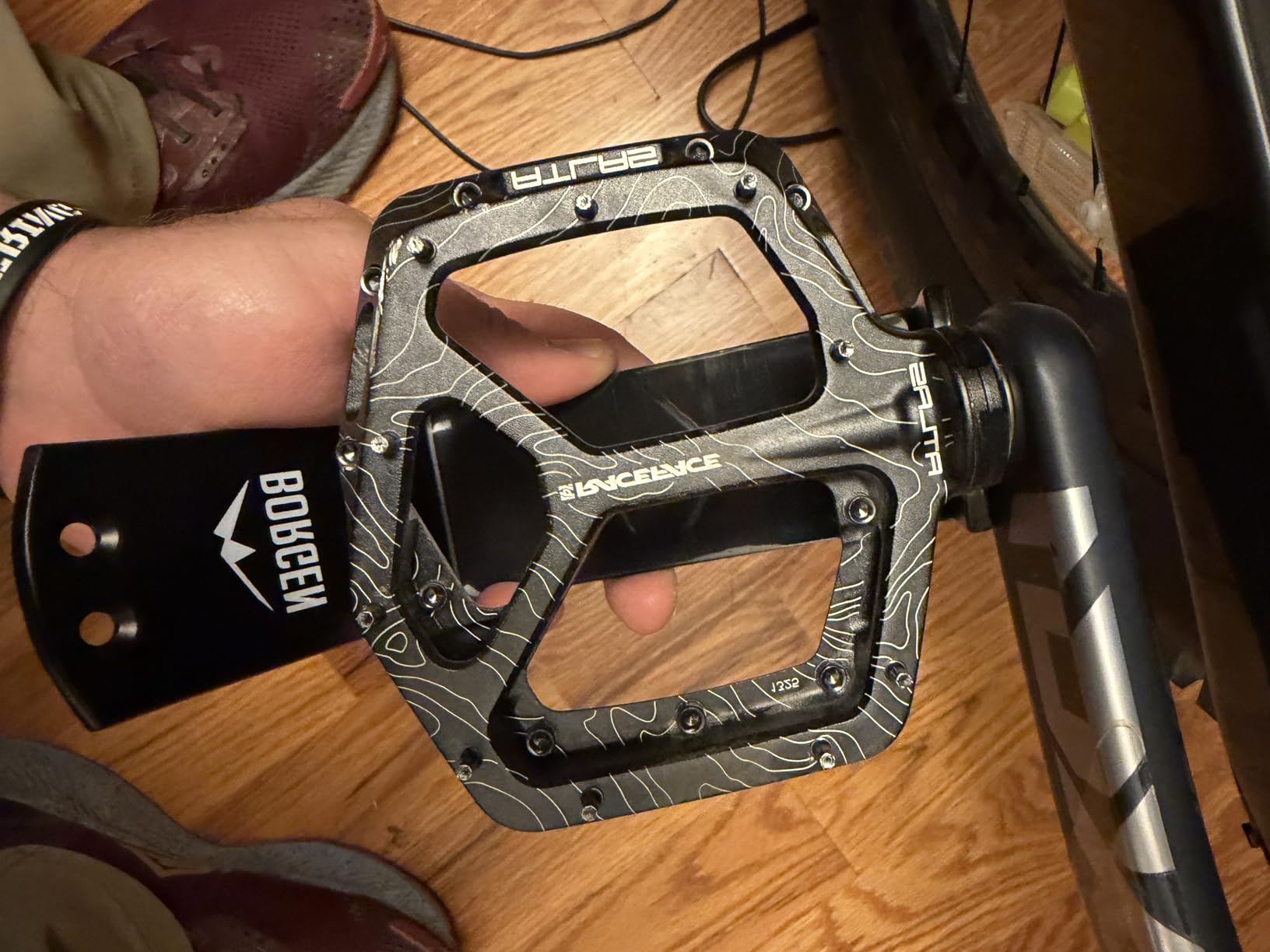Borgen Wall Mount Pedal Hook for E-Bike & MTB - Black customer photo 1