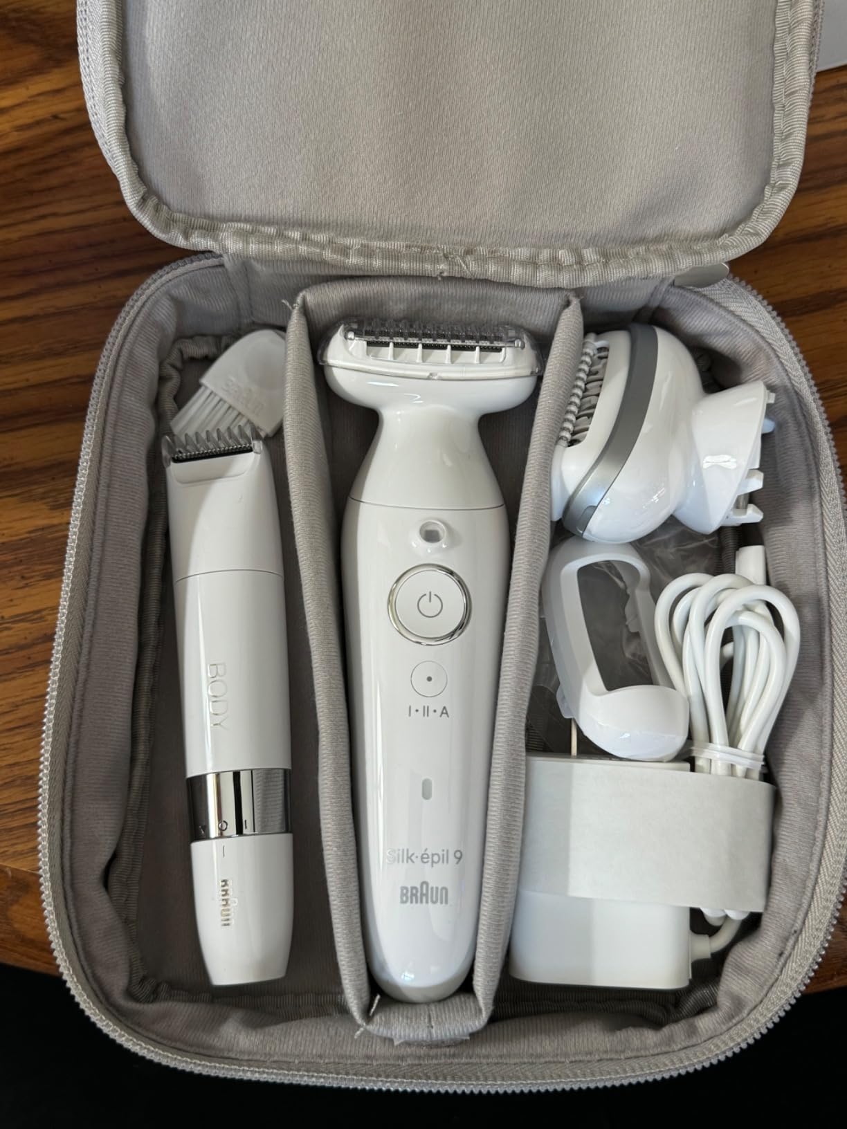 Braun Silk-épil 9 Epilator, Pivoting Head, Wet and Dry, Includes Body Trimmer, Shaver Head and Trimmer Comb, SES9-441 customer photo 1