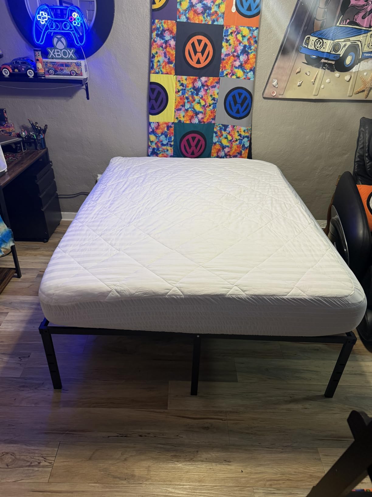 HLIPHA Metal Platform Bed Frame 18 Inch Tall,No Box Spring Needed,Queen Size Bed with Heavy Duty Strong Support Slats,Easy to Assemble,Black customer photo 2