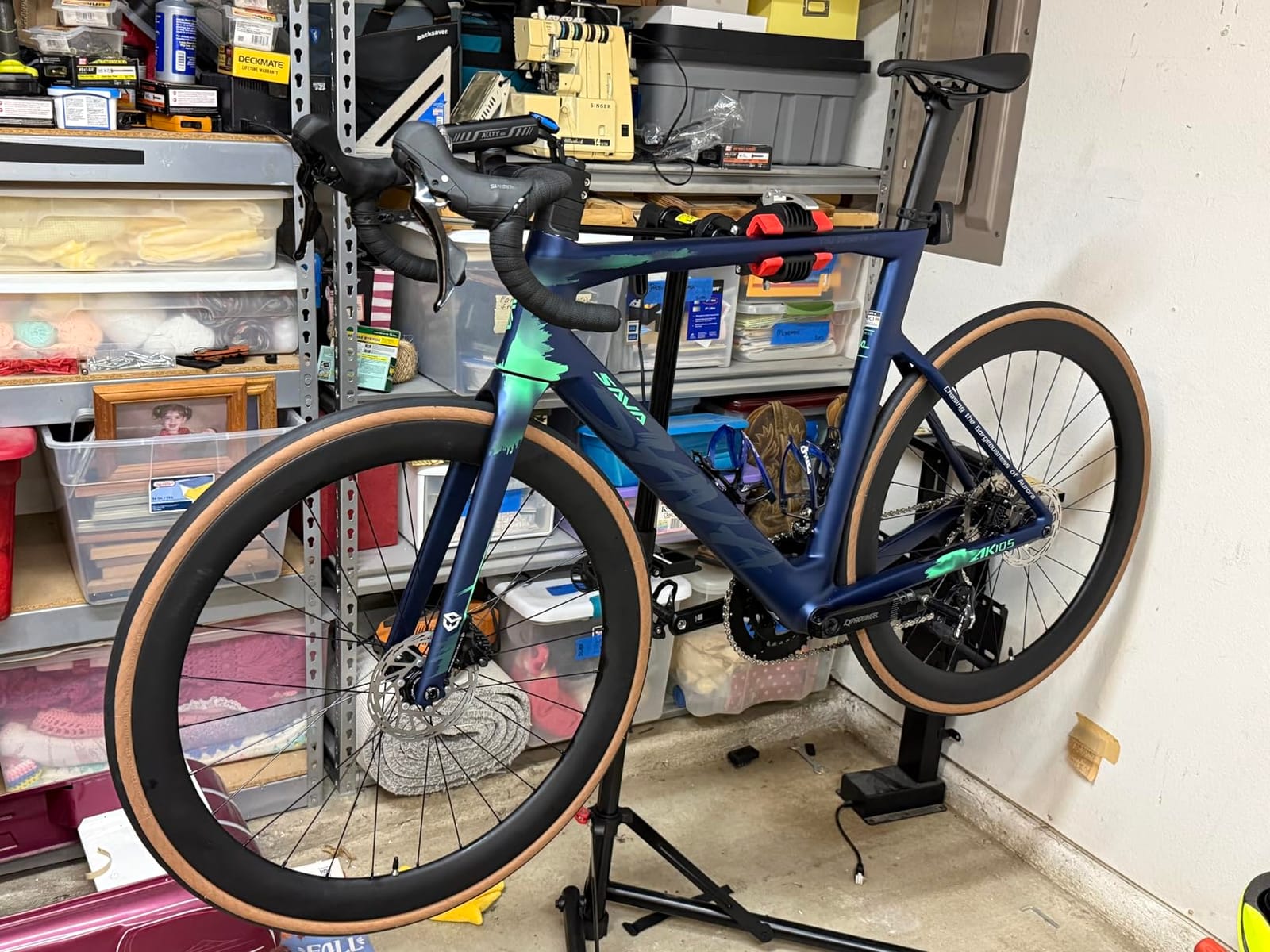 SAVADECK Carbon Fiber Road Bike, Hydraulic Oil Disc Bike with Carbon Fiber Frame and Wheelset, Lightweight Full Carbon Racing Bicycle with Shimano R7120 24S Shift Set for Adults customer photo 2