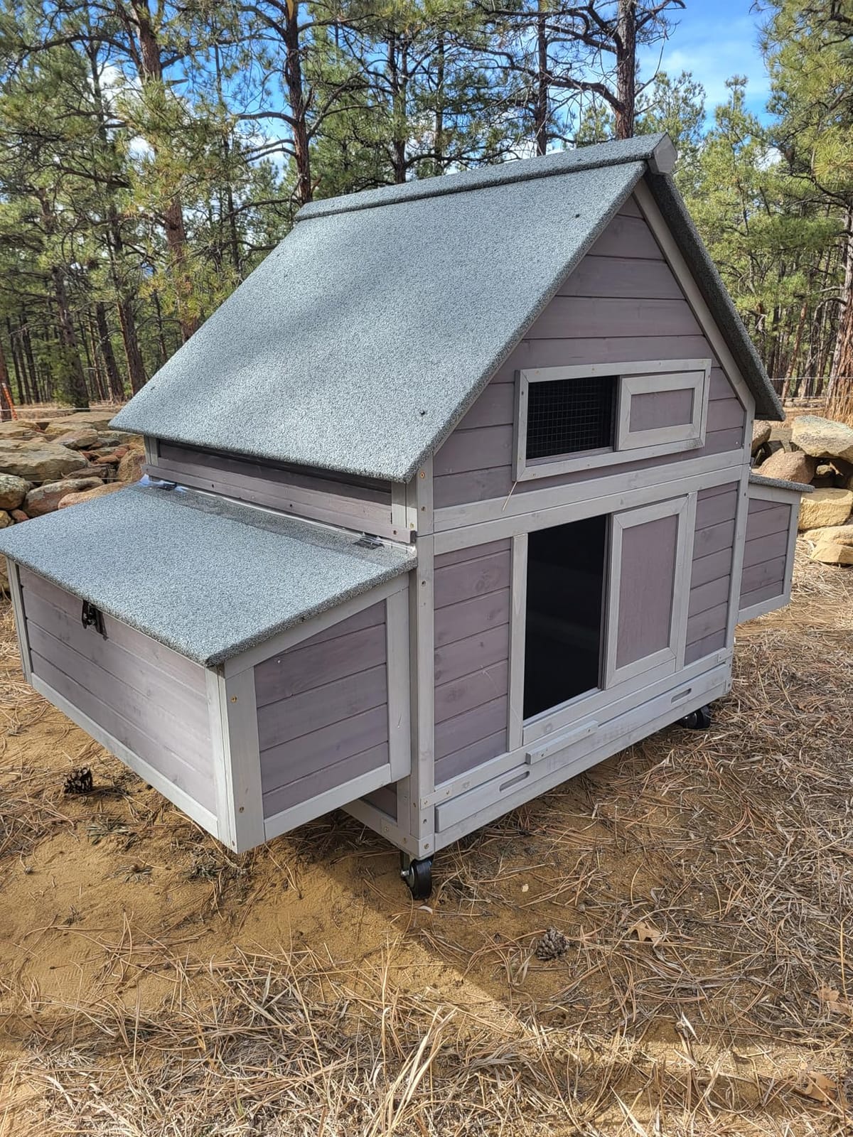GUTINNEEN Large Chicken Coop with Durable Wheels for 8-10 Chickens, 68.1