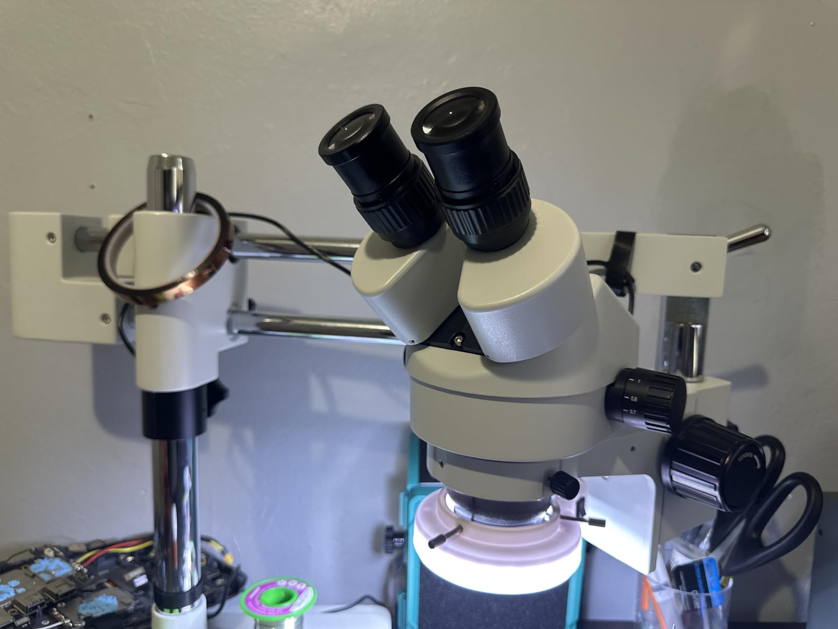 Professional Trinocular Stereo Zoom Microscope, 3.5X-90X Magnification,WF10X Eyepieces, 0.7X-4.5X Zoom,0.5X & 2.0X Auxiliary Lens, Double-Arm Boom Stand, 56S LED Ring Light,Two adapters customer photo 2