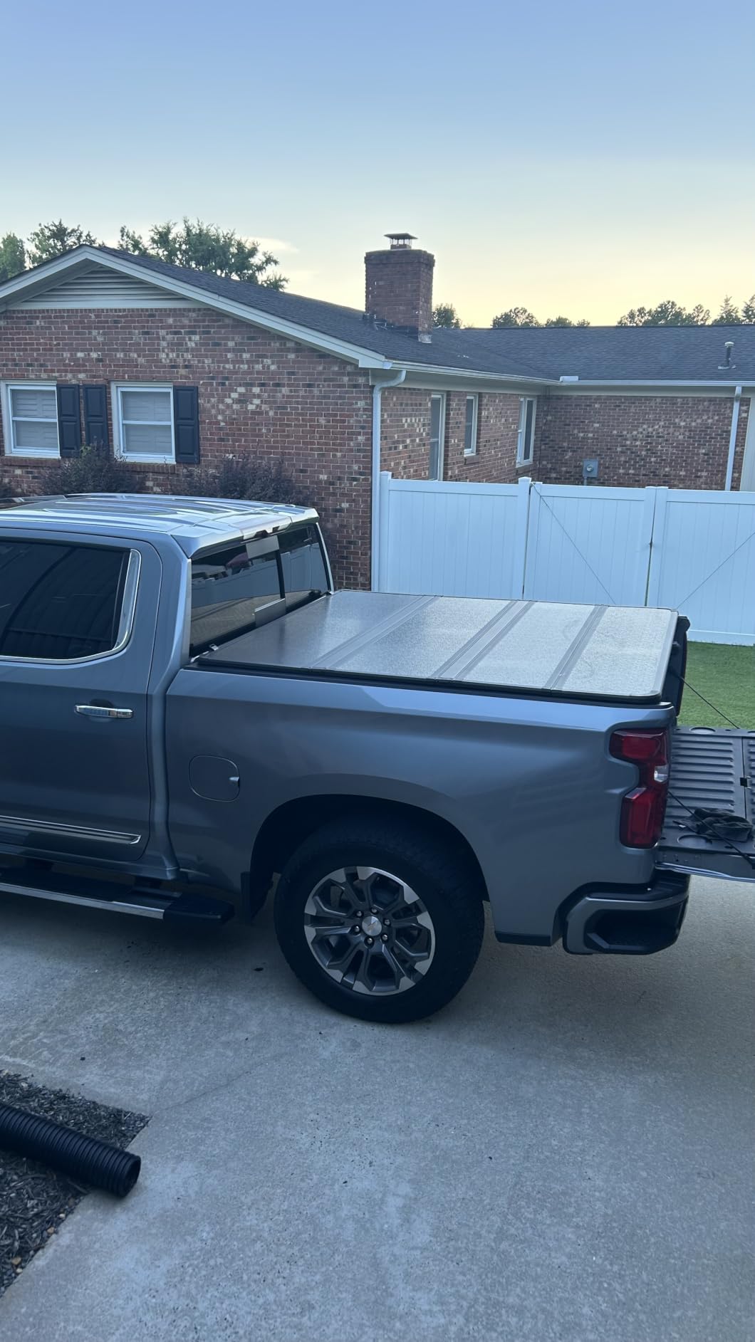 KUIPERAUTO 5.8FT Quad Hard Truck Bed Tonneau Cover Compatible for 2019-2025 2026 Chevrolet Silverado GMC Sierra 1500 (2019 New Body) - 69.6 inch - W/o Multi-Flex Tailgate and Carbonpro customer photo 2