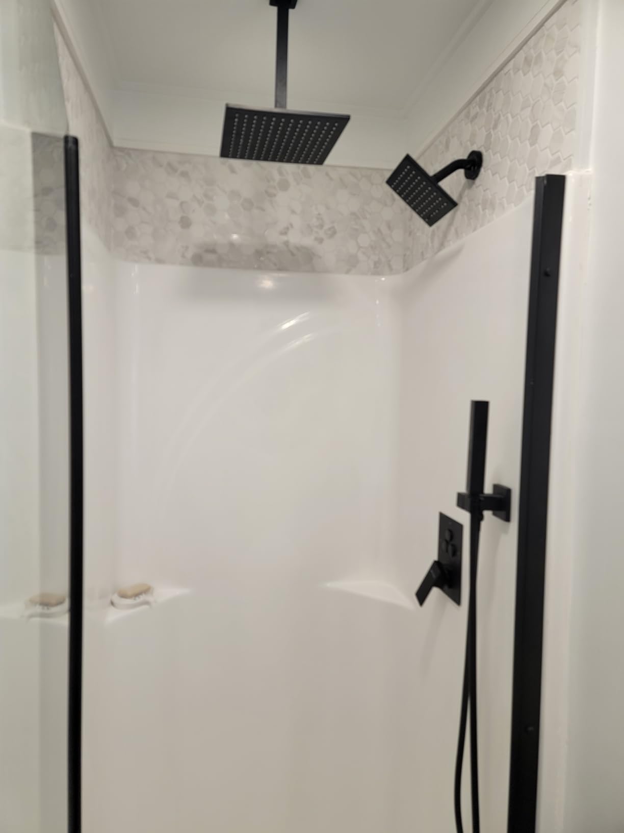 VANFOXLE Shower Faucet Set Matte Black Modern Shower System customer photo 1